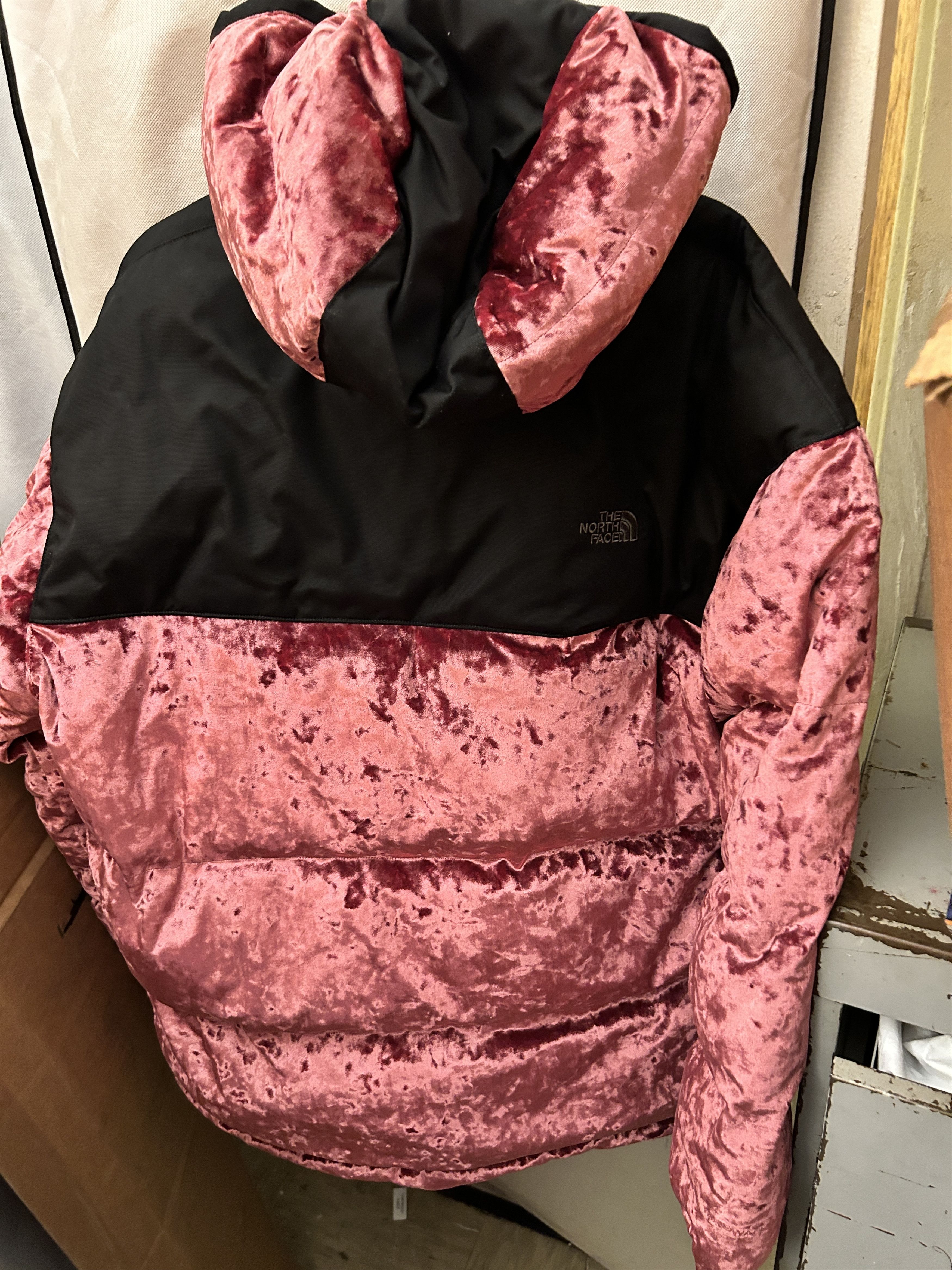 The North Face Black Series Velvet Nuptse Urban regal red down pink Size US XXL / EU 58 / 5 - 4 Thumbnail