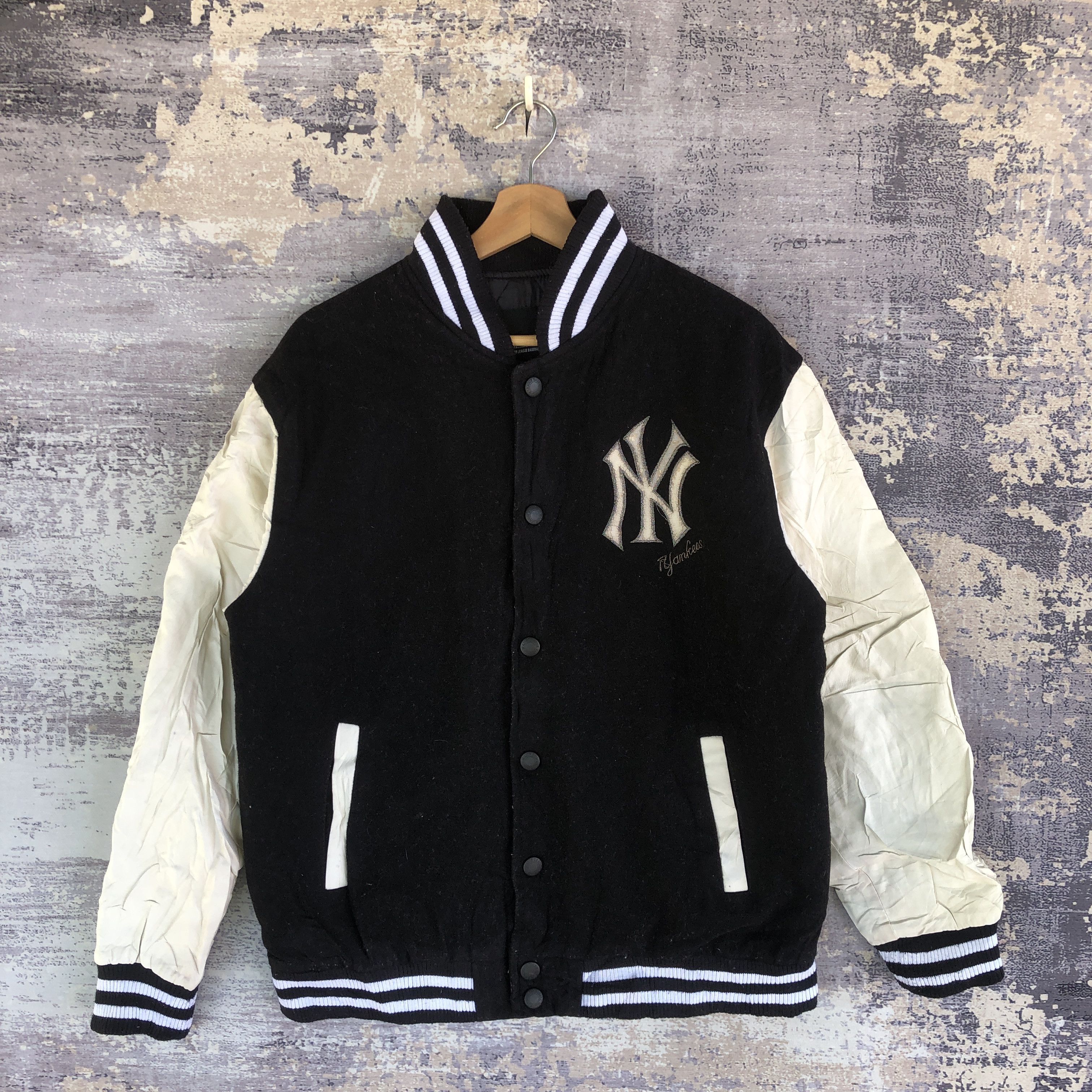 MAJESTIC YANKEES VINTAGE WOOL BASEBALL JACKET BLACK AND WHITE SIZE