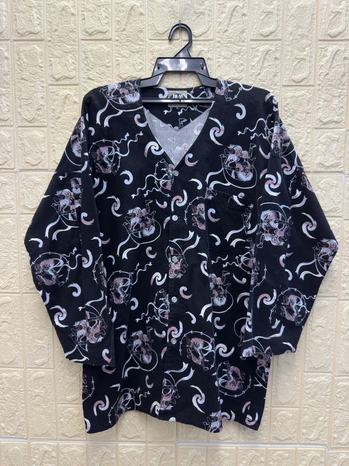 Japanese Brand RARE Karakuri Tamashi Full Print Kimono Button-GR96 Size US XL / EU 56 / 4 - 1 Thumbnail