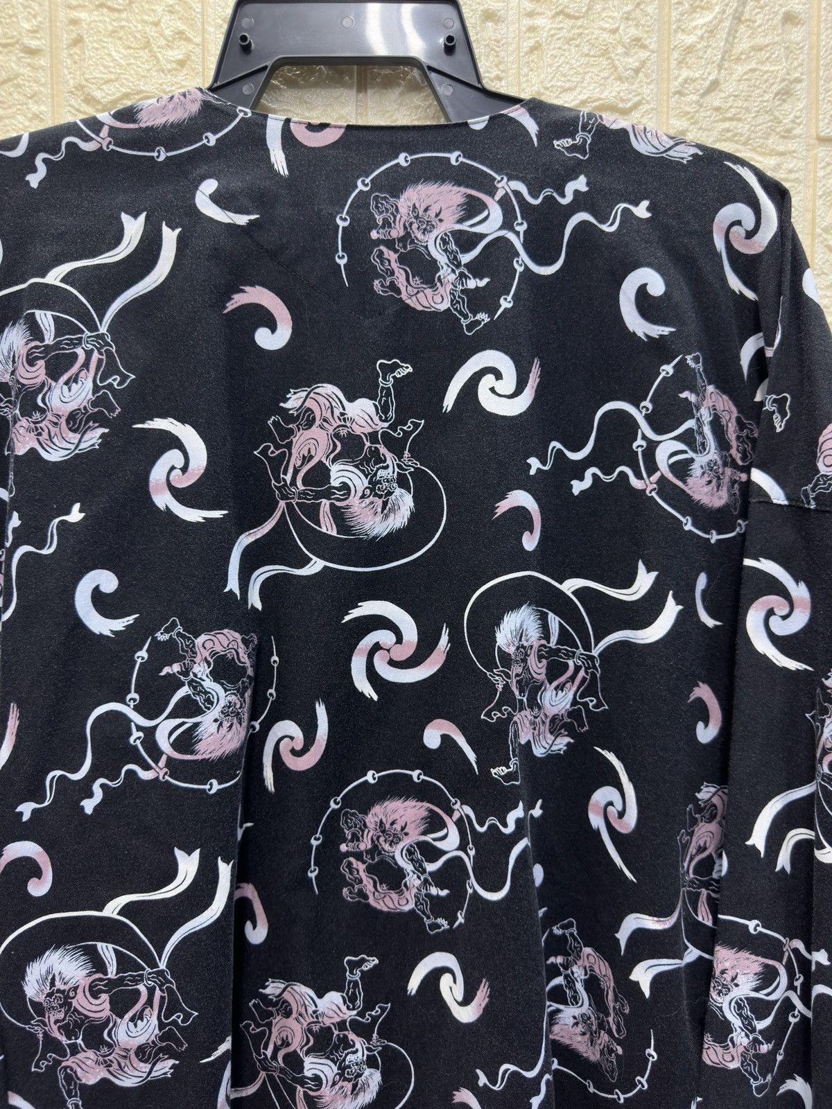 Japanese Brand RARE Karakuri Tamashi Full Print Kimono Button-GR96 Size US XL / EU 56 / 4 - 4 Thumbnail
