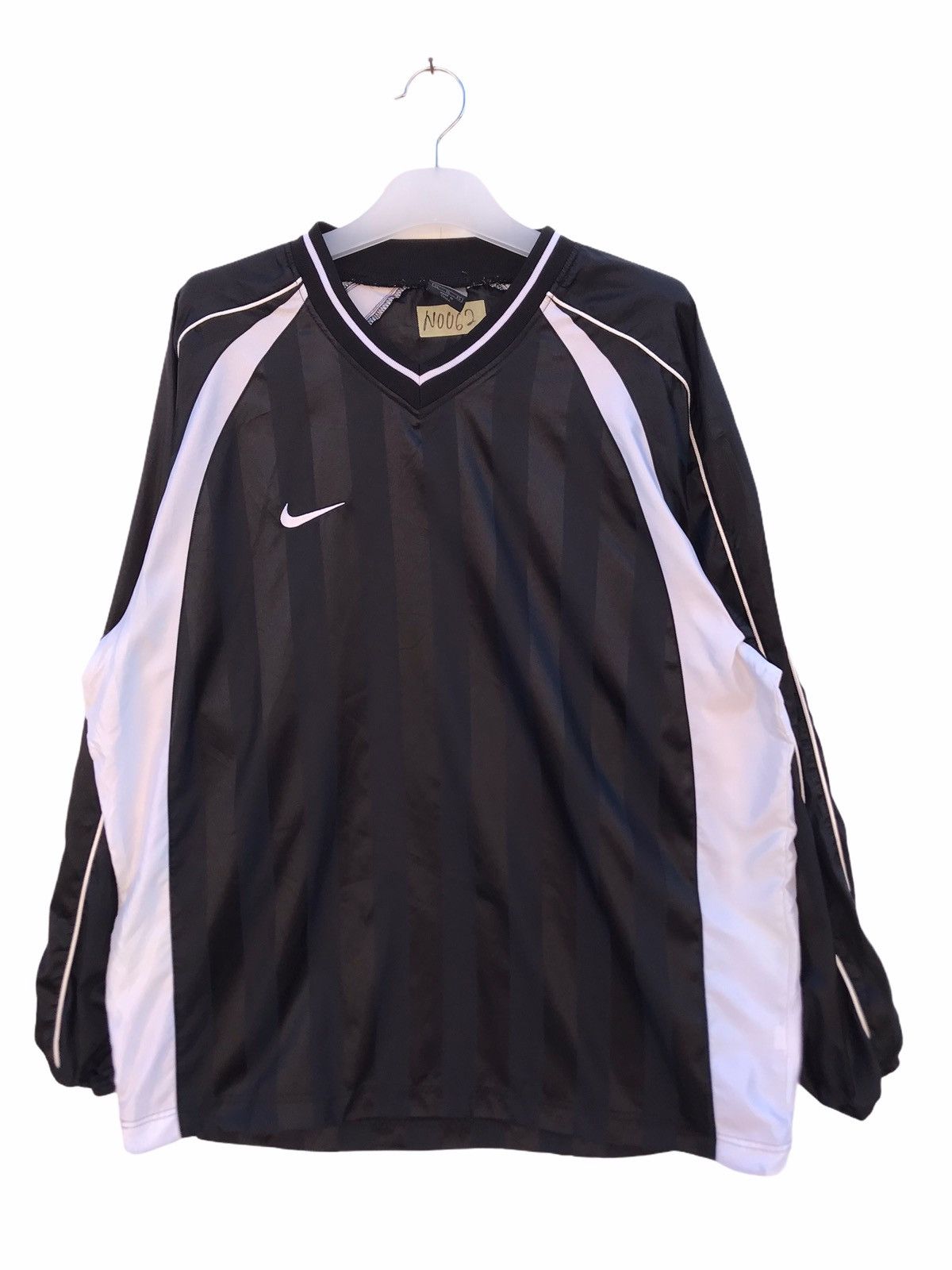 Vintage Nike Swoosh Logo Jumper Size US XL / EU 56 / 4 - 1 Thumbnail