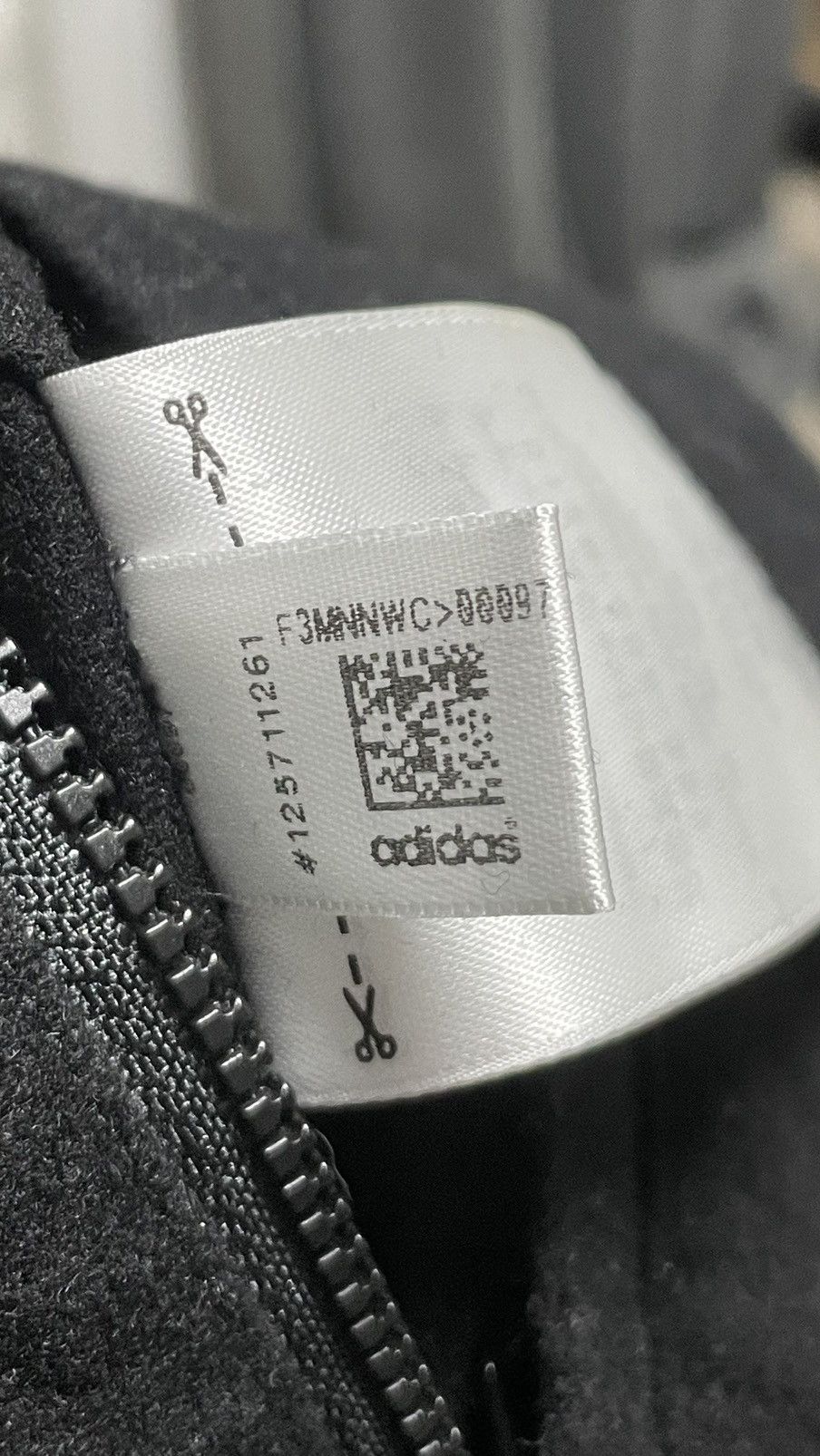 Y-3 Y3 black suit Size US L / EU 52-54 / 3 - 12 Thumbnail