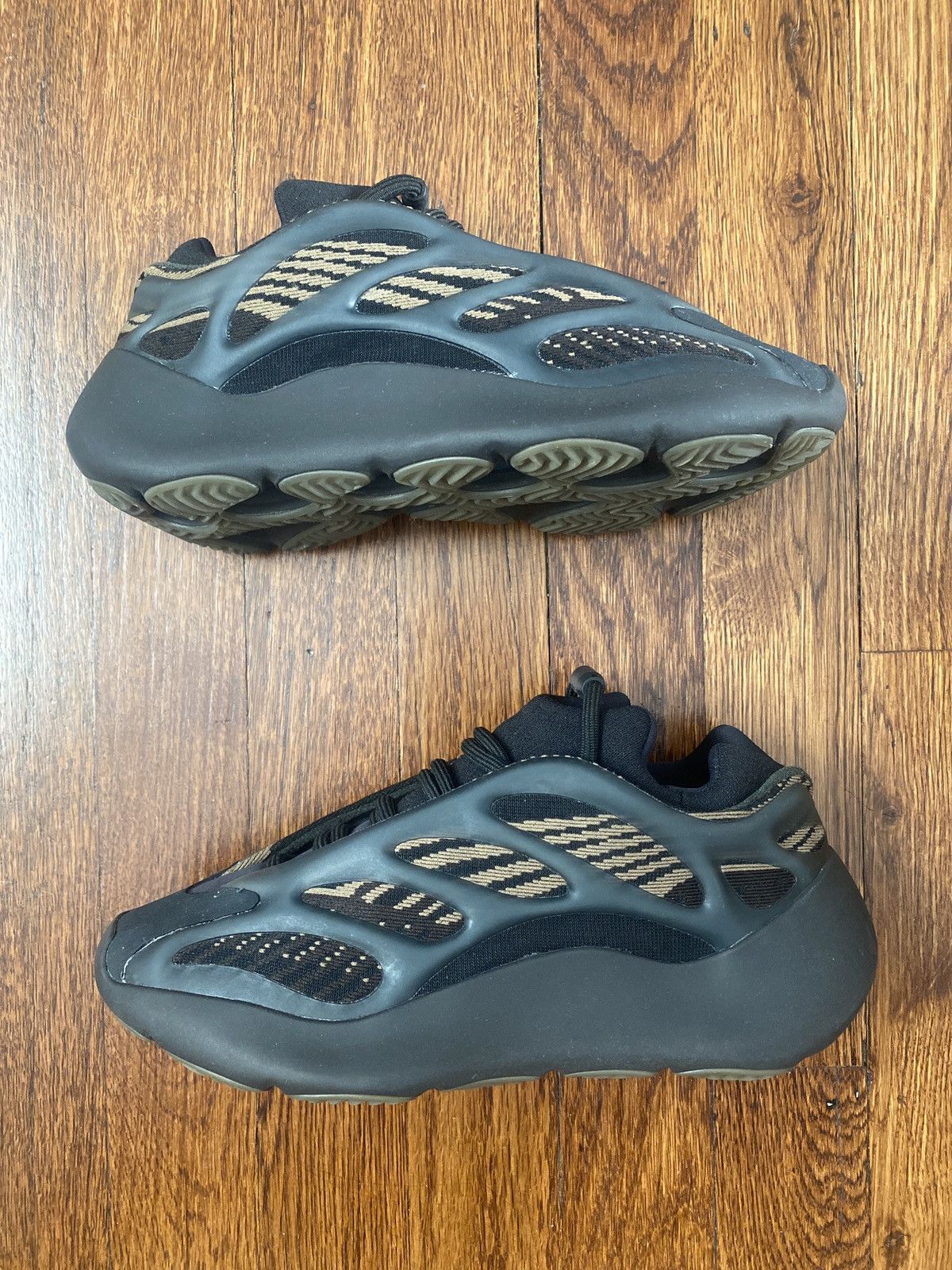 Adidas Yeezy 700 V3 | Grailed