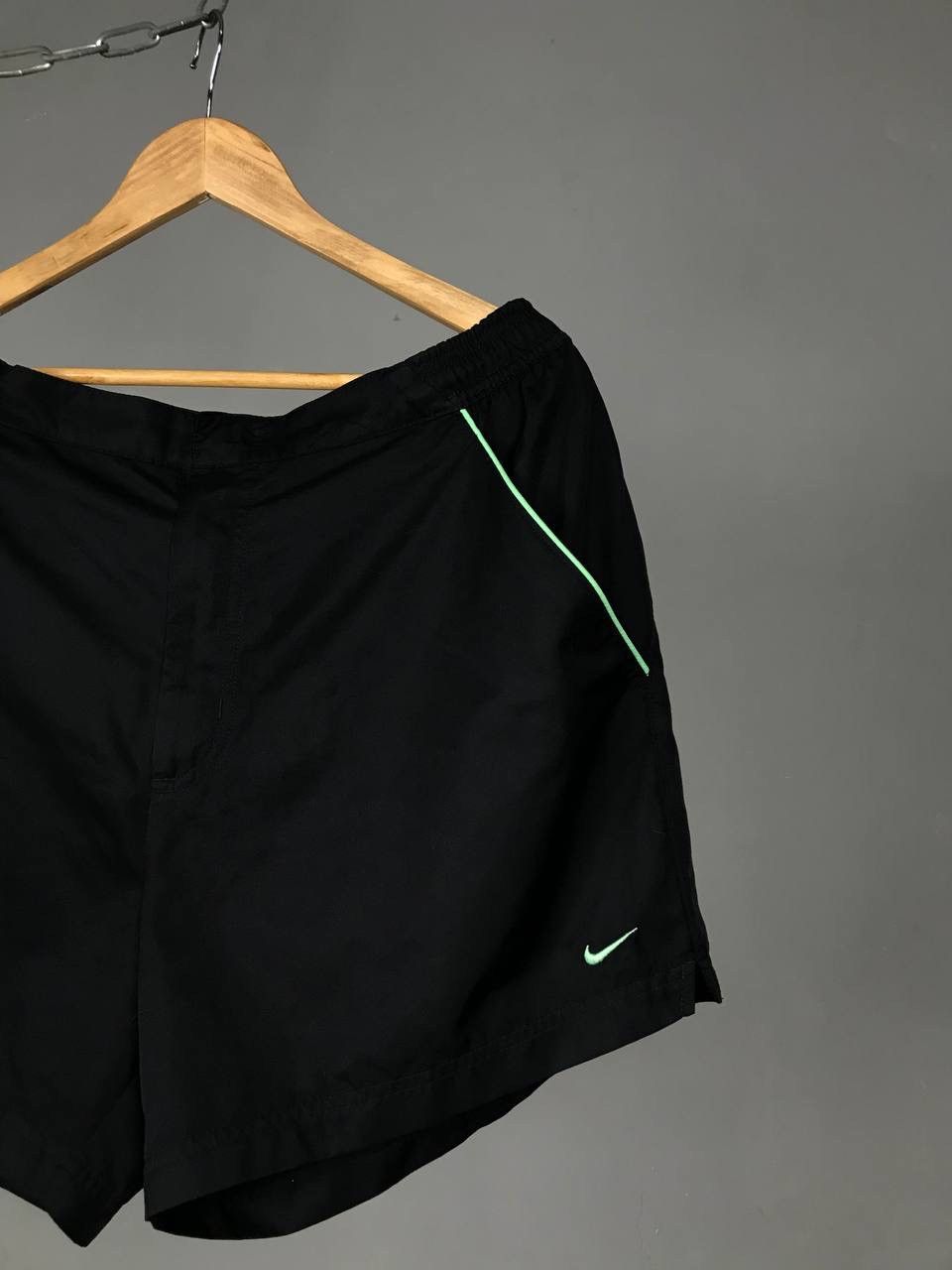 Nike Nike swoosh streetwear vintage court black shorts Size US 34 / EU 50 - 2 Thumbnail