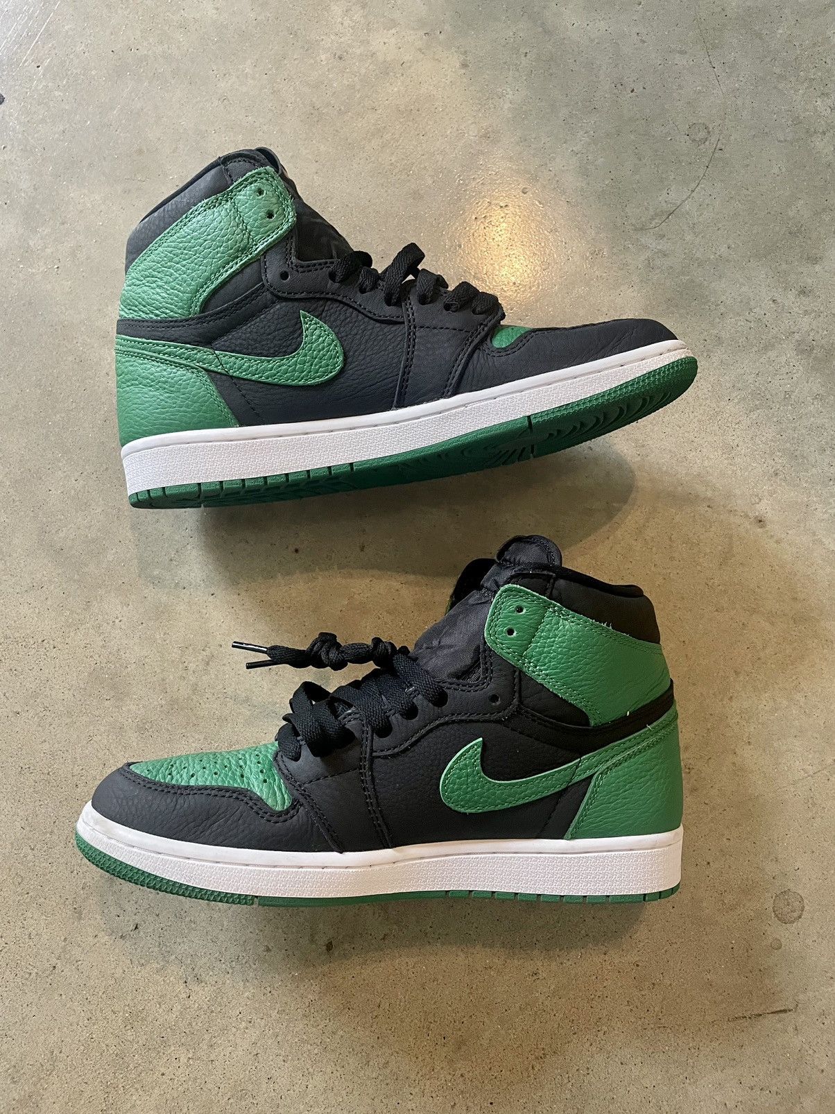 Jordan Brand Jordan 1 “Pine Green” Size US 8.5 / EU 41-42 - 2 Thumbnail