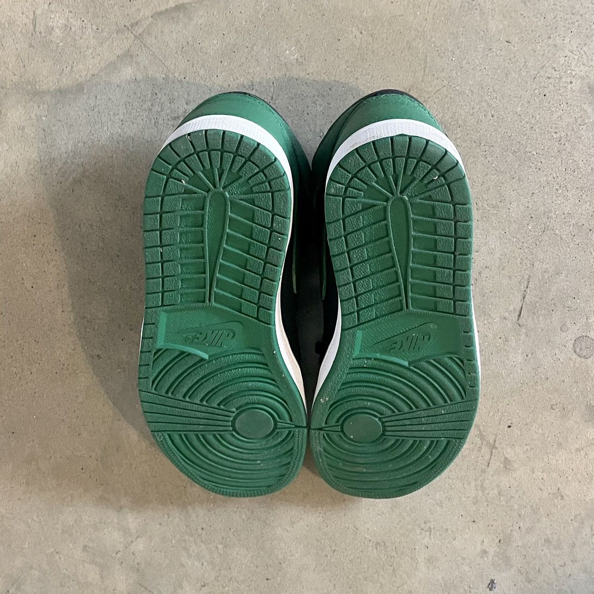Jordan Brand Jordan 1 “Pine Green” Size US 8.5 / EU 41-42 - 7 Thumbnail