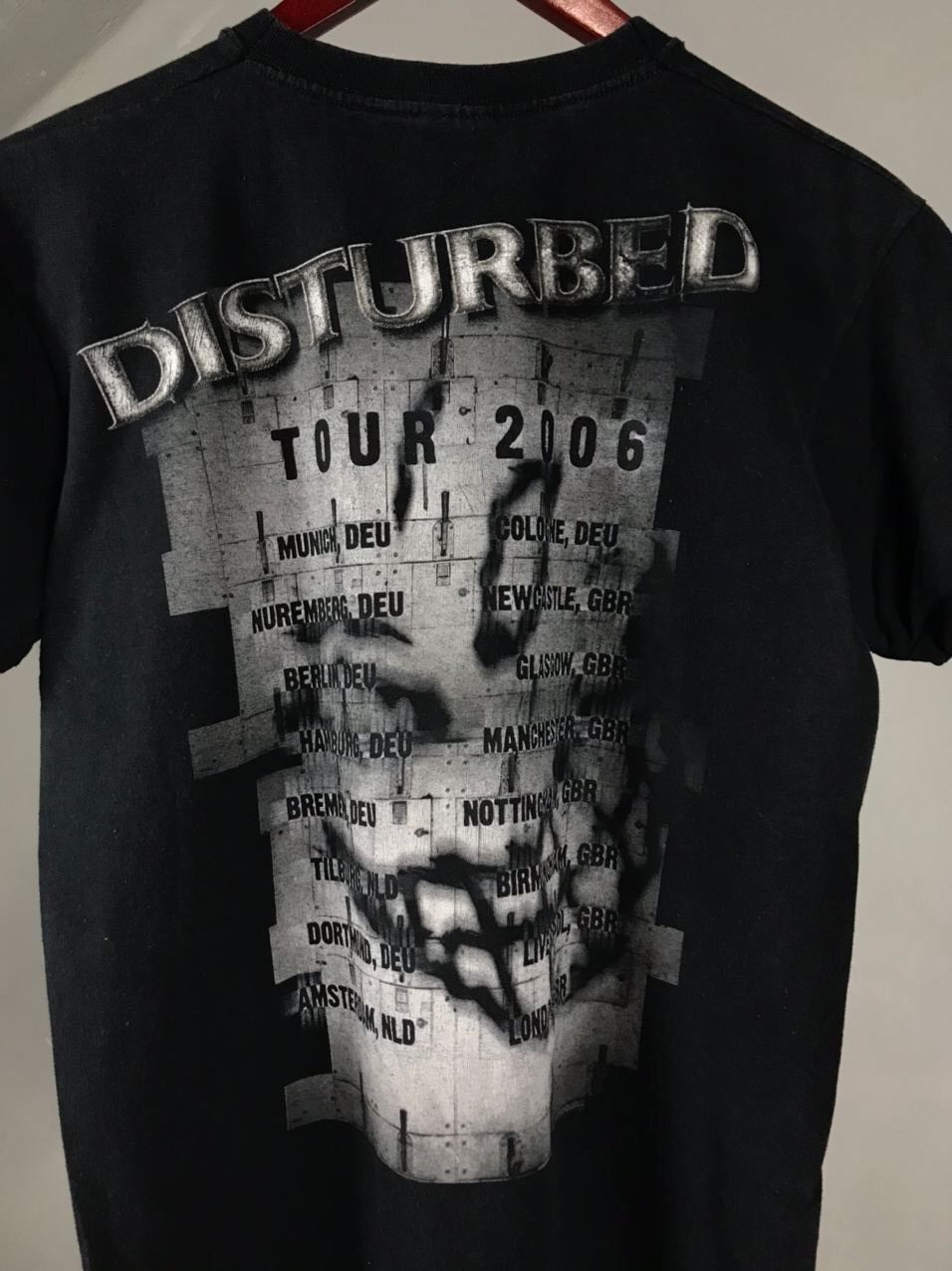 Band Tees Disturbed Vintage 2006 Tour Tee Size US S / EU 44-46 / 1 - 6 Thumbnail