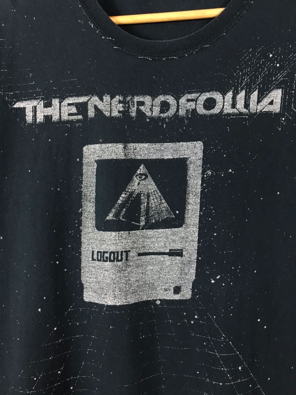 Band Tees The Nerd Follia 2011 Logout Vintage Rock Band Tee Size US L / EU 52-54 / 3 - 3 Thumbnail