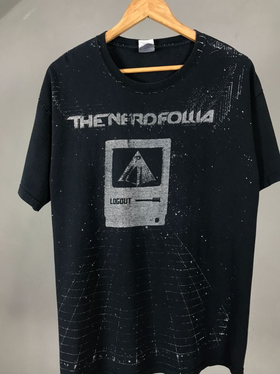Band Tees The Nerd Follia 2011 Logout Vintage Rock Band Tee Size US L / EU 52-54 / 3 - 4 Thumbnail