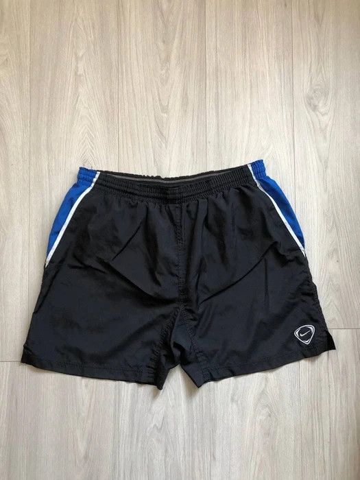 Vintage Vintage Nike Shorts Nylon Y2K Size US 36 / EU 52 - 1 Thumbnail
