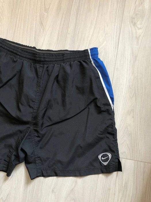 Vintage Vintage Nike Shorts Nylon Y2K Size US 36 / EU 52 - 2 Thumbnail