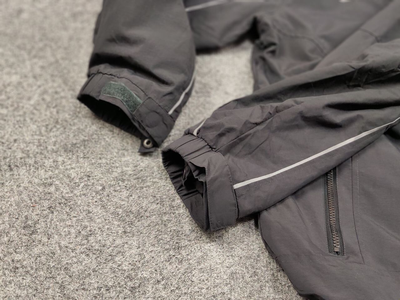Mercedes-Benz Vintage 90's Mercedes-Benz Nylon Gray Logo Hooded Jacket Size US XL / EU 56 / 4 - 15 Thumbnail