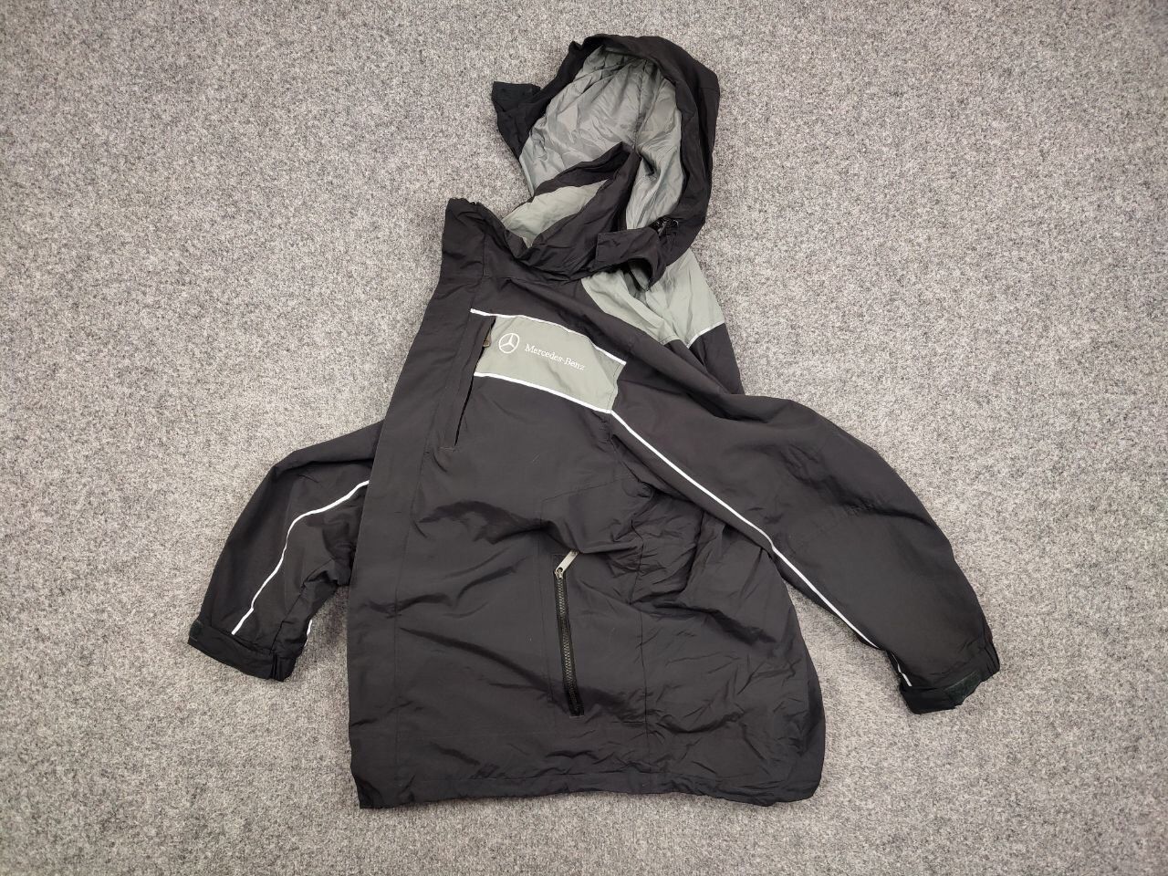 Mercedes-Benz Vintage 90's Mercedes-Benz Nylon Gray Logo Hooded Jacket Size US XL / EU 56 / 4 - 19 Thumbnail