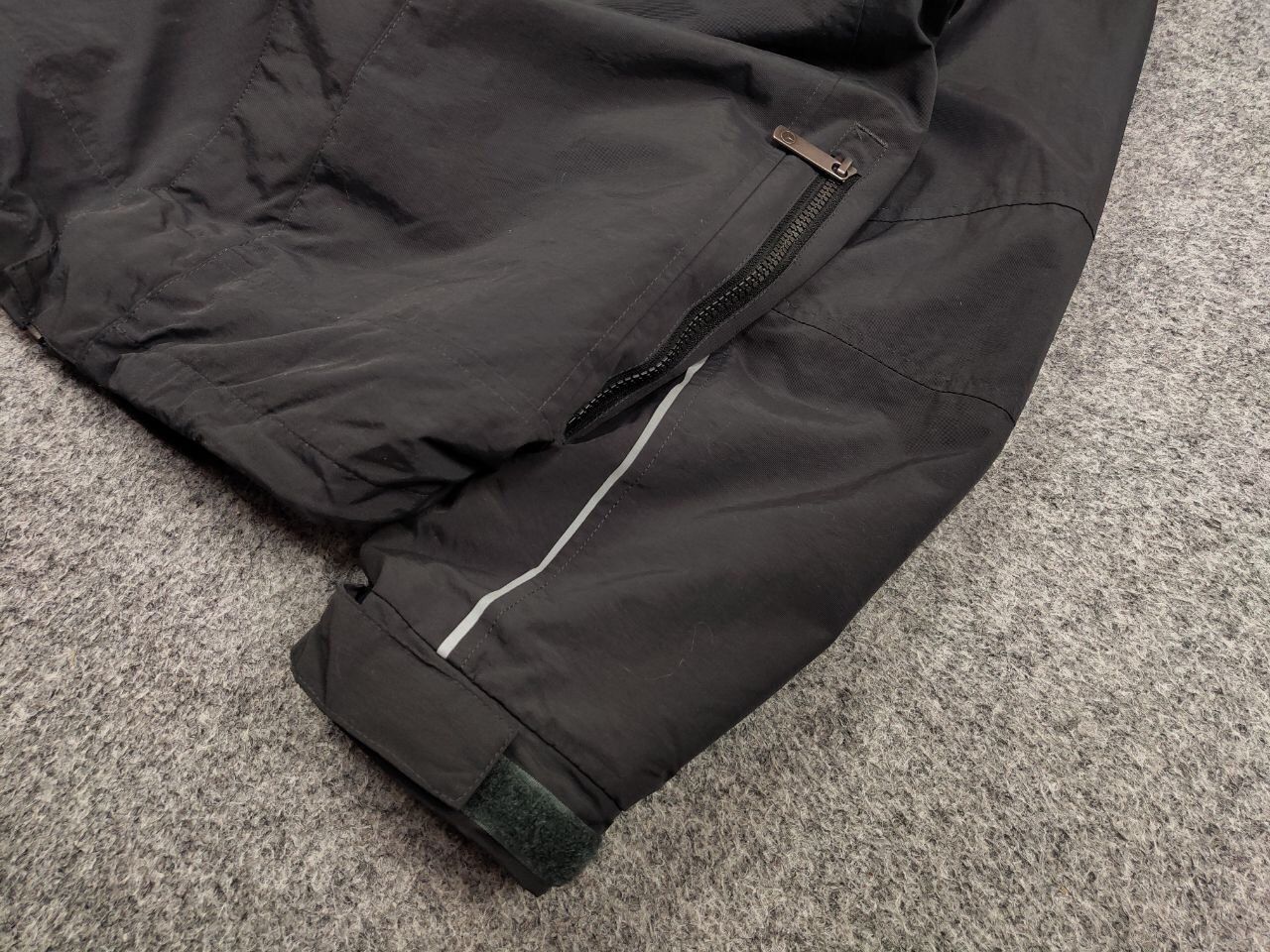 Mercedes-Benz Vintage 90's Mercedes-Benz Nylon Gray Logo Hooded Jacket Size US XL / EU 56 / 4 - 5 Thumbnail