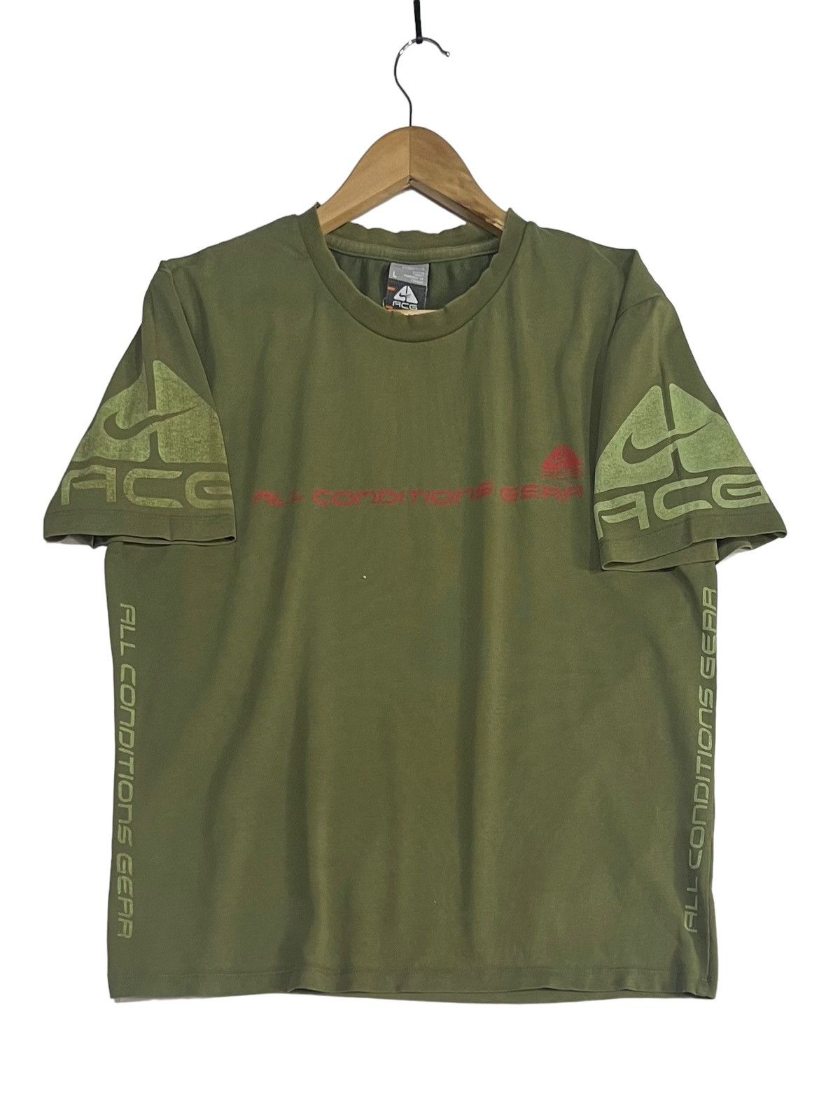 VINTAGE 90s NIKE ACG BIG SPELLOUT & LOGO AT SLEEVE