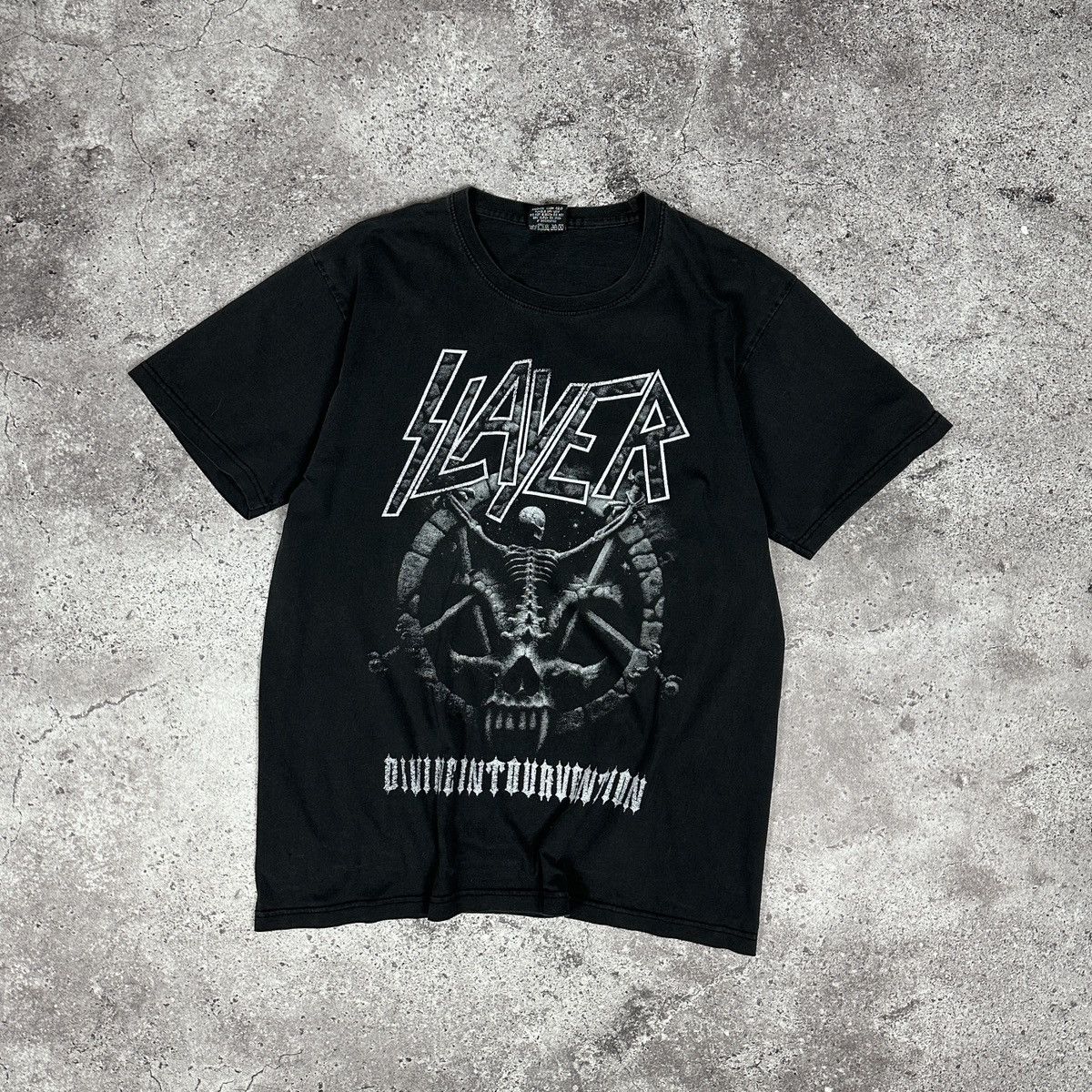 Band Tees Vintage 90s Slayer Divine Intourvention Bootleg Red tee rock Size US L / EU 52-54 / 3 - 1 Thumbnail