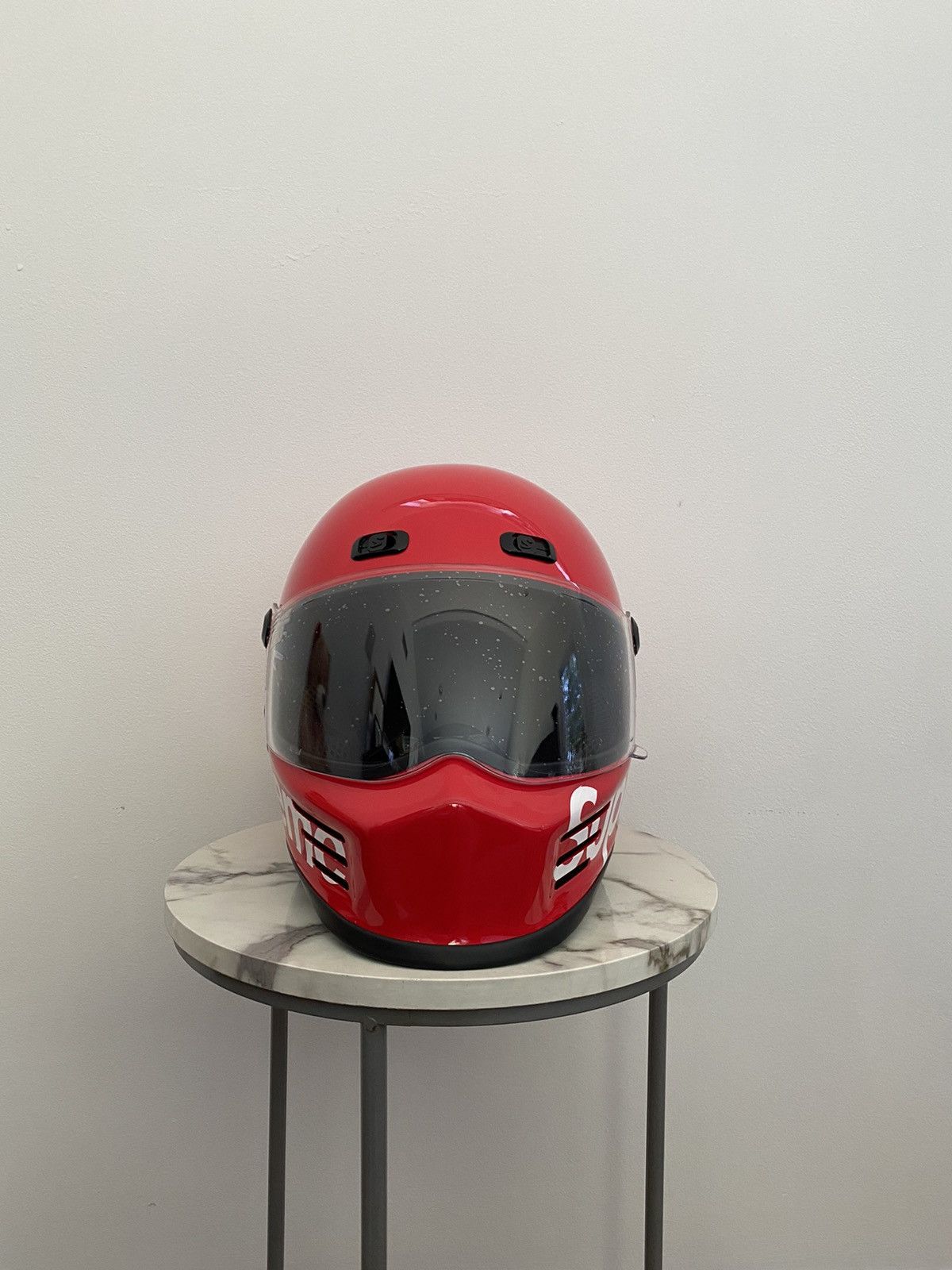 Supreme Supreme Simpson Street Bandit Helmet Red Size ONE SIZE - 2 Thumbnail