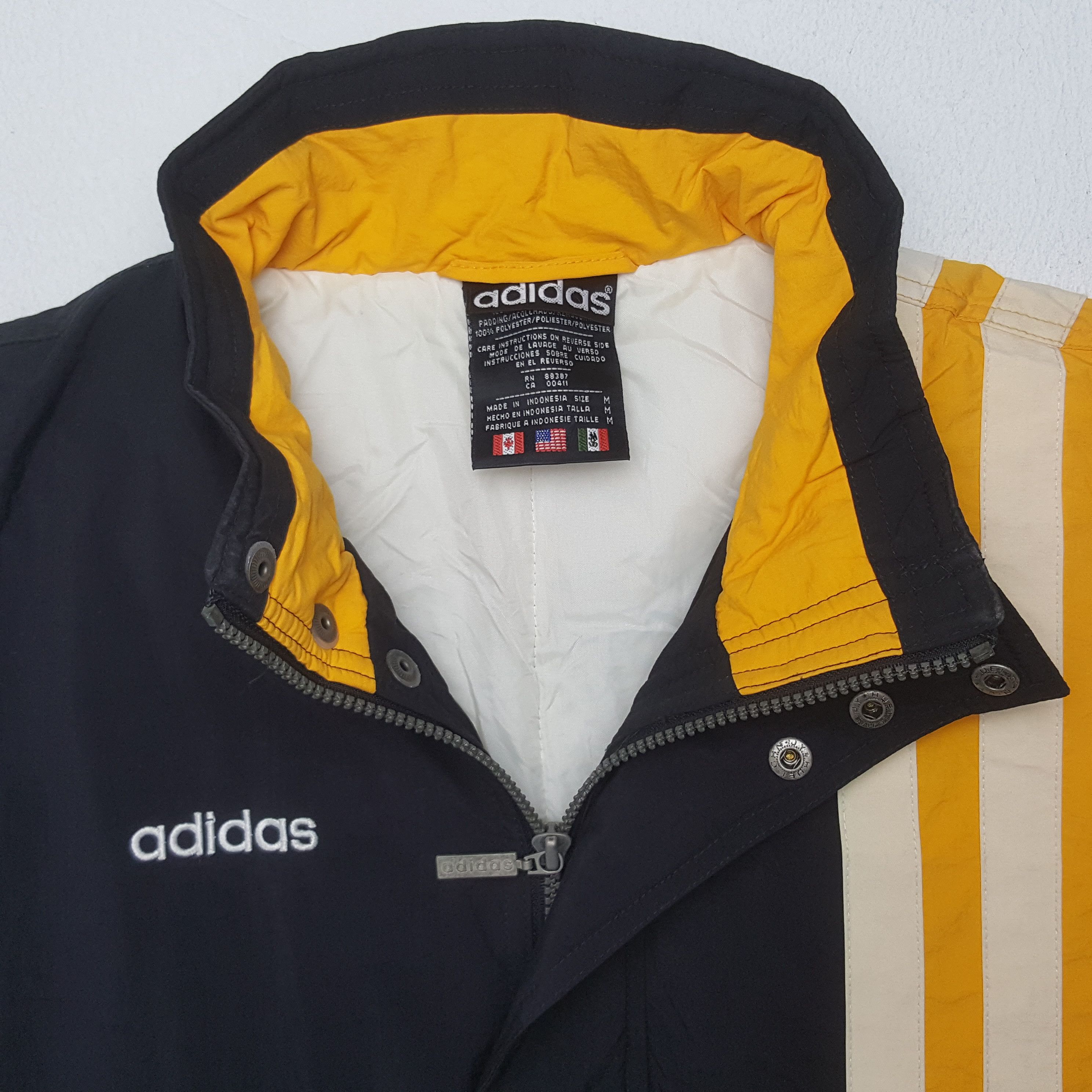 Adidas Vintage Adidas Sportwear Rare Design Windbreaker Jacket Size US L / EU 52-54 / 3 - 4 Thumbnail