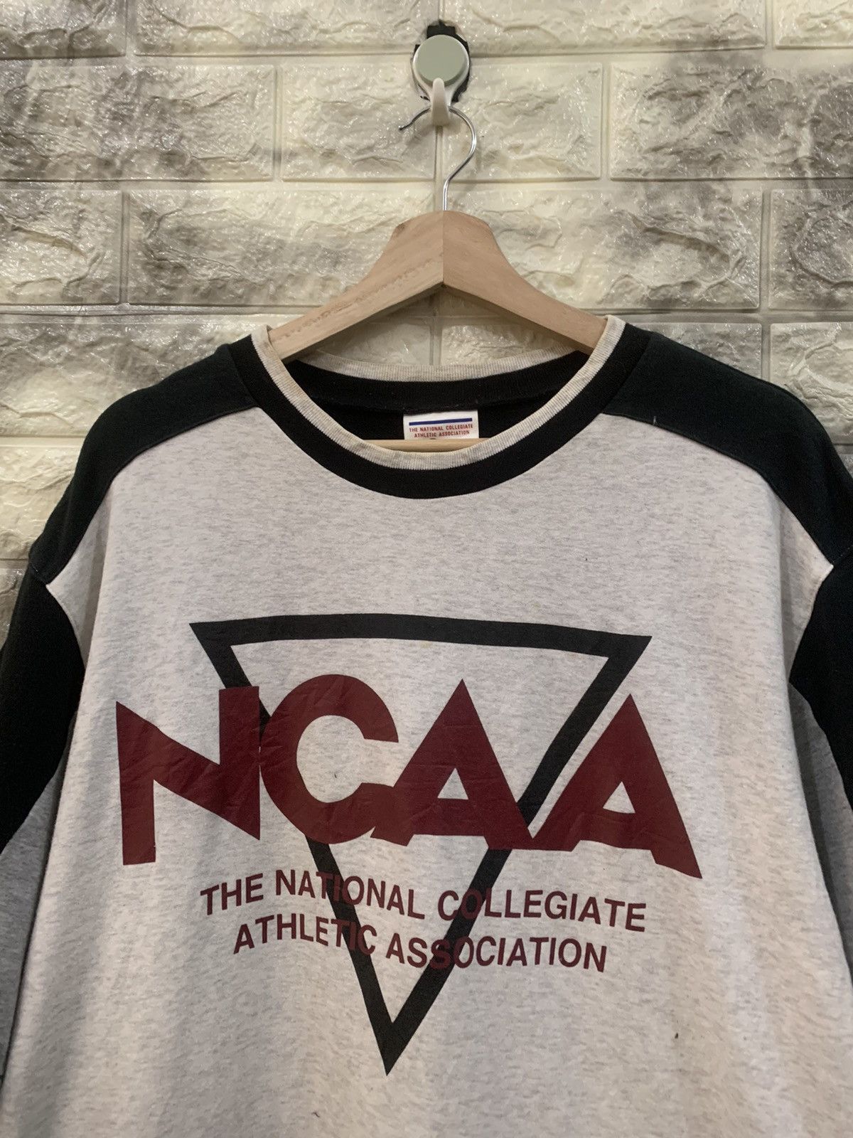 Descente × NCAA × Vintage Vintage NCAA big logo t-shirt Size US L / EU 52-54 / 3 - 5 Thumbnail