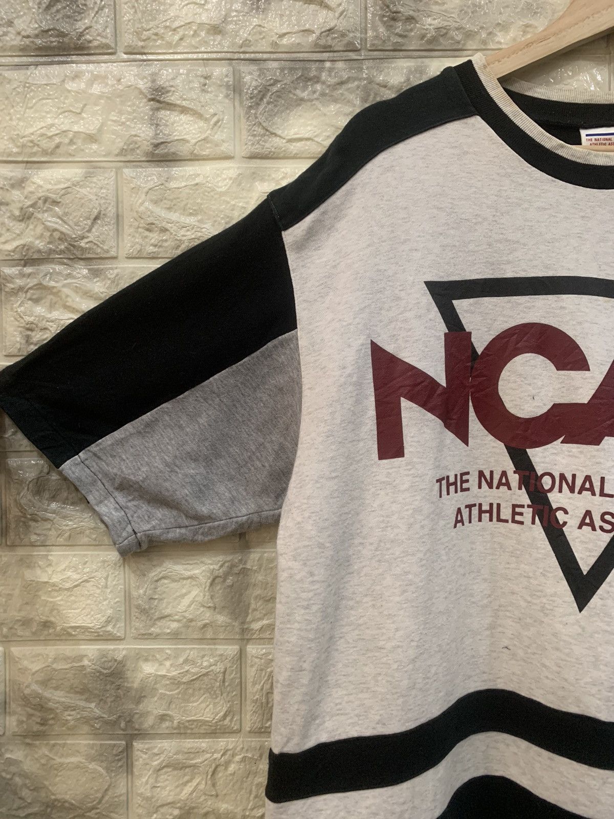 Descente × NCAA × Vintage Vintage NCAA big logo t-shirt Size US L / EU 52-54 / 3 - 7 Thumbnail