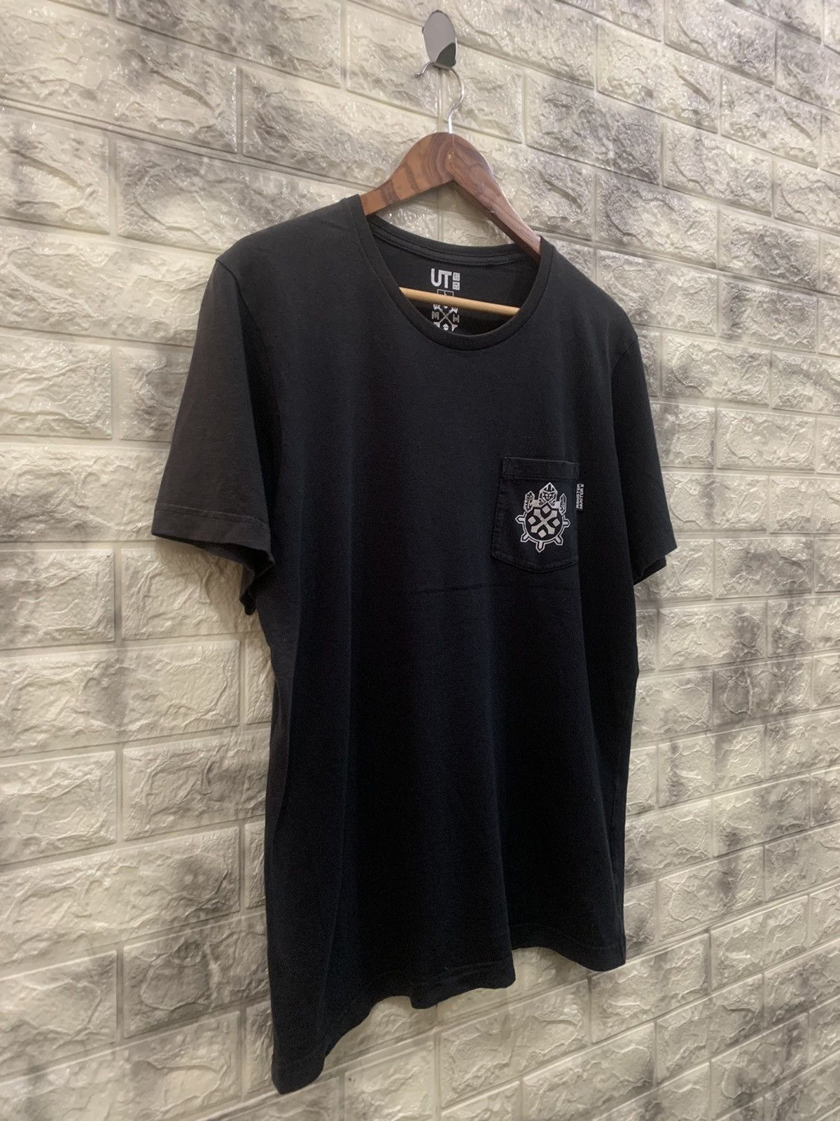 Anime Monster Hunter X black tees Size US L / EU 52-54 / 3 - 5 Thumbnail