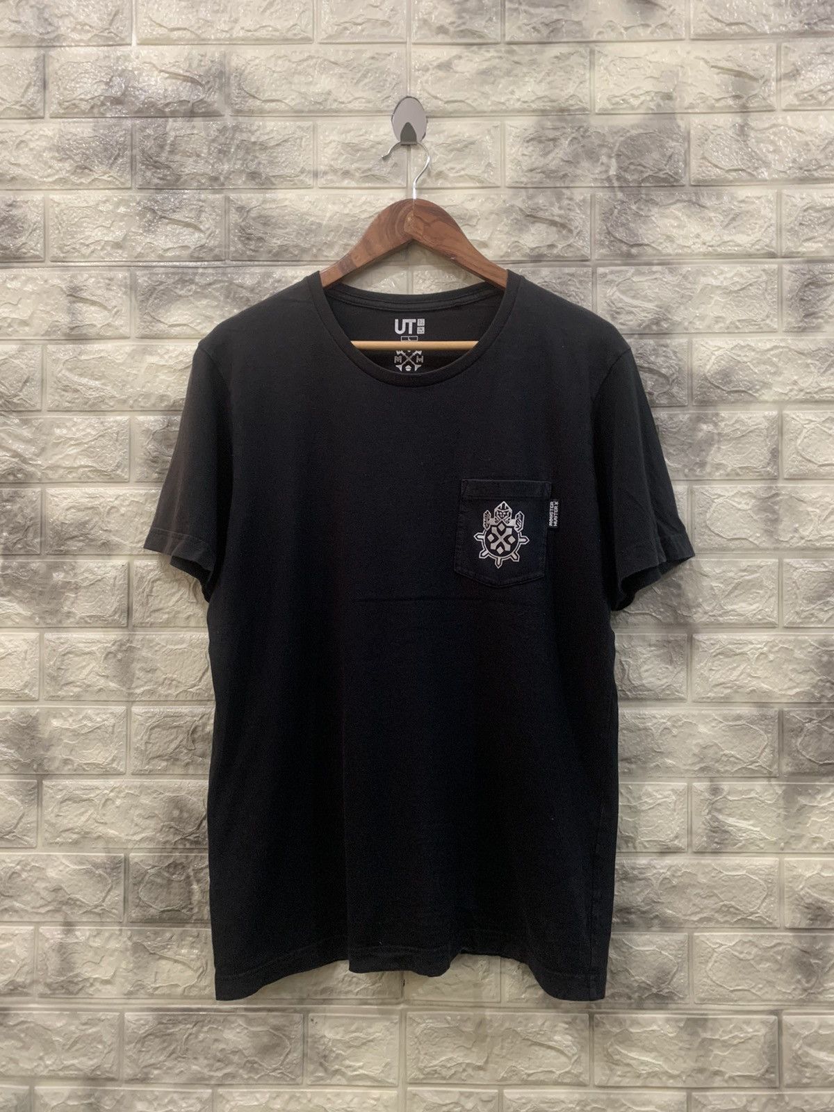 Anime Monster Hunter X black tees Size US L / EU 52-54 / 3 - 4 Thumbnail