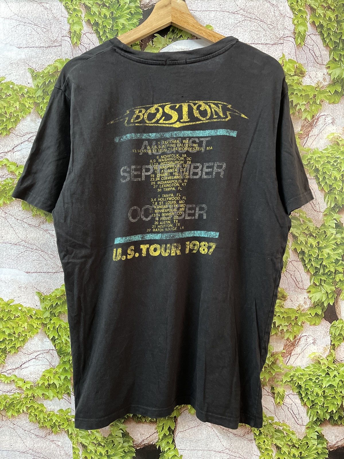 Band Tees BOSTON U.S TOUR TEE VERY RARE Size US L / EU 52-54 / 3 - 6 Thumbnail