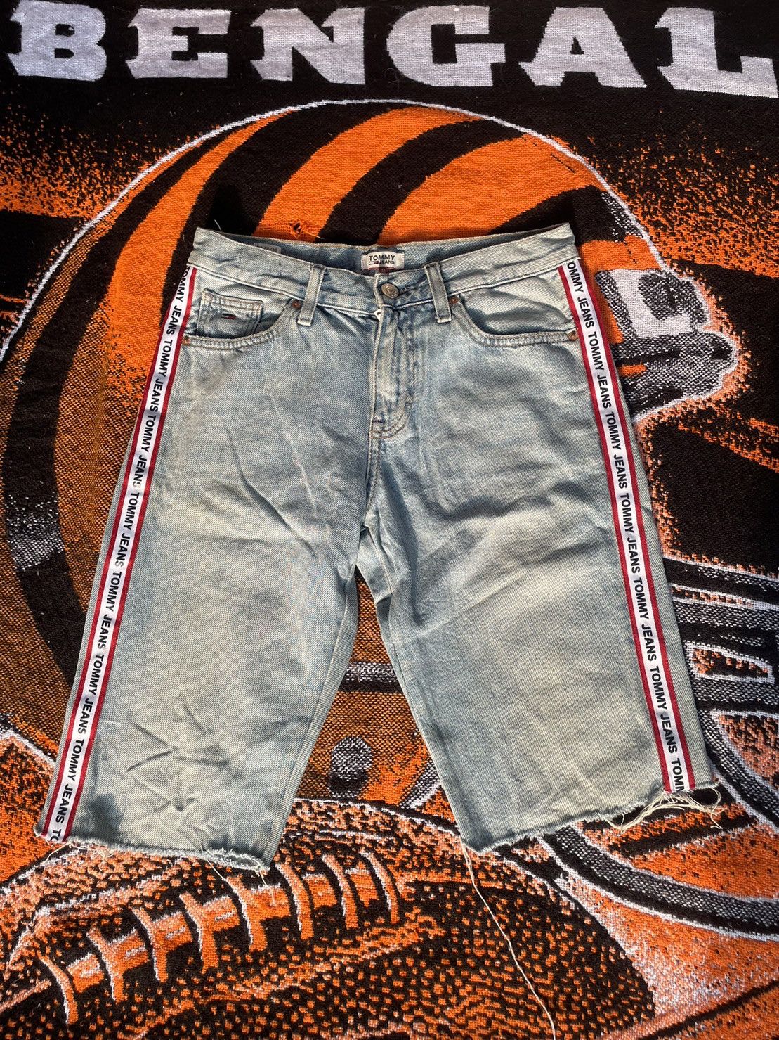 Tommy Hilfiger Tommy Hilfiger Jeans Short Pants Size 28" / US 6 / IT 42 - 1 Thumbnail
