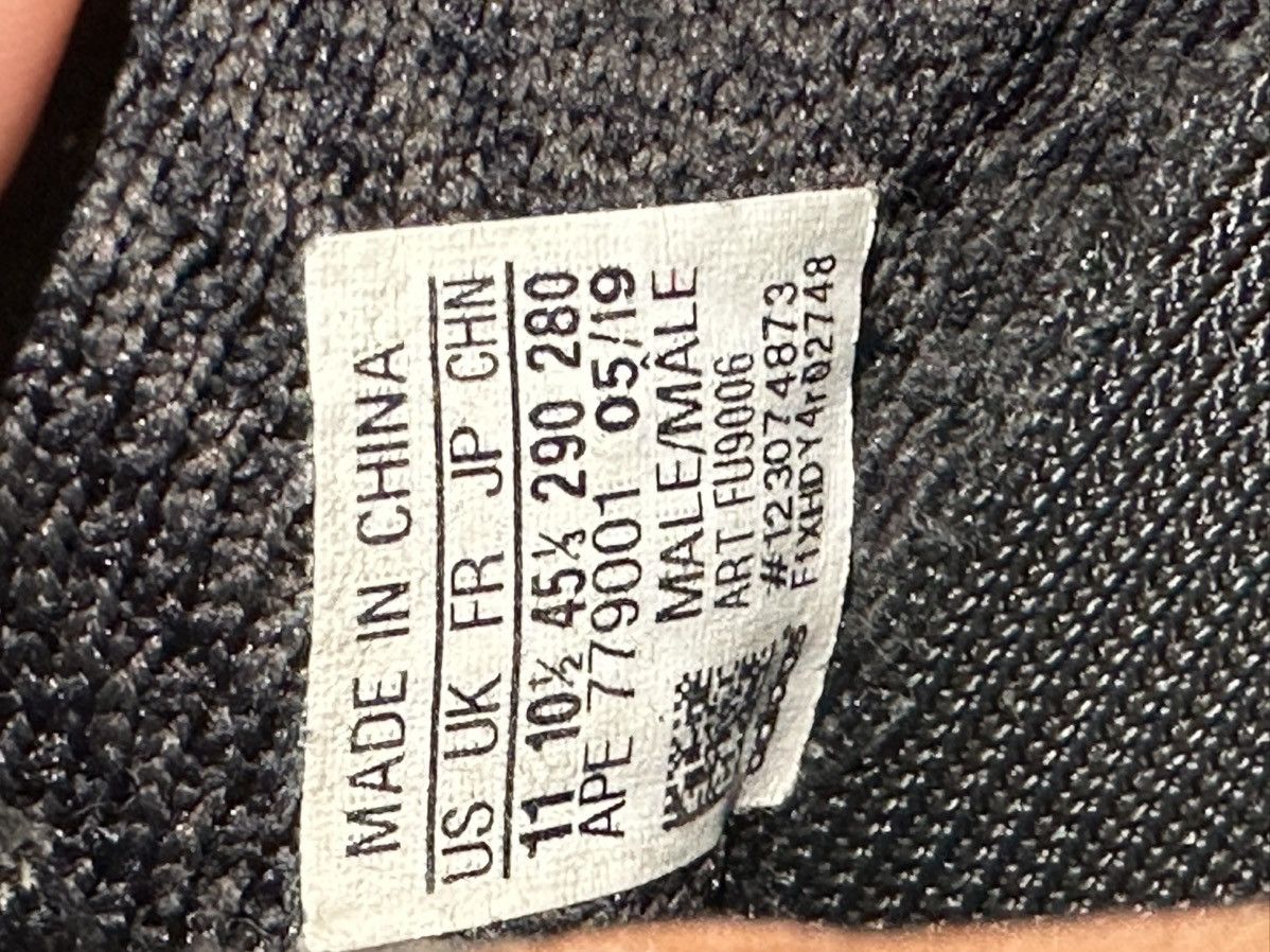 Adidas × Kanye West adidas Yeezy Boost 350 V2 Black Size US 11 / EU 44 - 4 Thumbnail