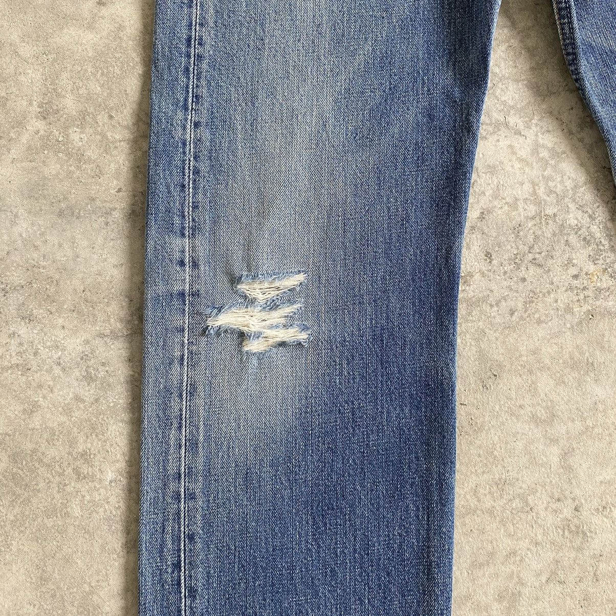 Levi's Size 31x30.5 Vintage Levi's 501 Faded Blue Ripped Jeans Size US 31 - 5 Thumbnail