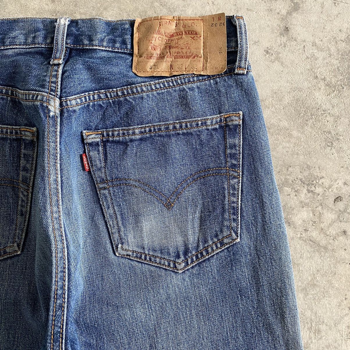 Levi's Size 31x30.5 Vintage Levi's 501 Faded Blue Ripped Jeans Size US 31 - 19 Thumbnail