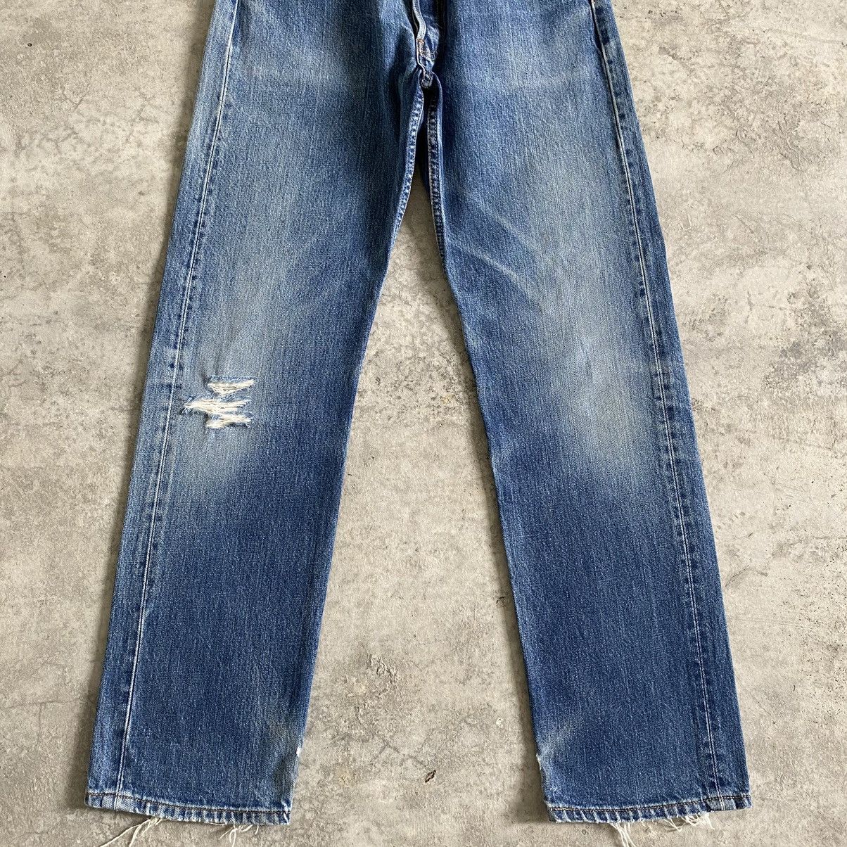 Levi's Size 31x30.5 Vintage Levi's 501 Faded Blue Ripped Jeans Size US 31 - 2 Thumbnail