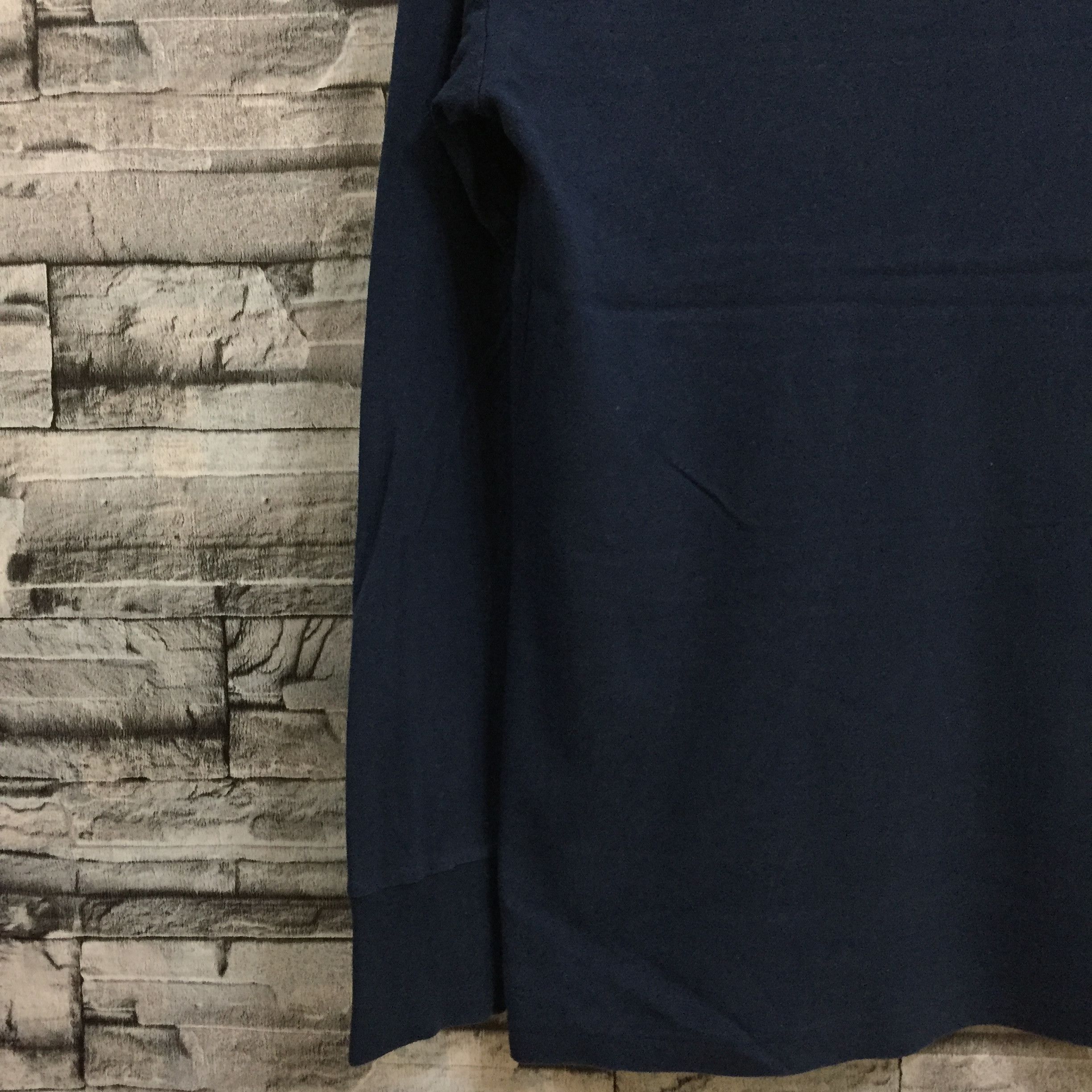 Valentino Vintage Gianni Valentino long sleeve t shirt size LL fit L Size US L / EU 52-54 / 3 - 3 Thumbnail