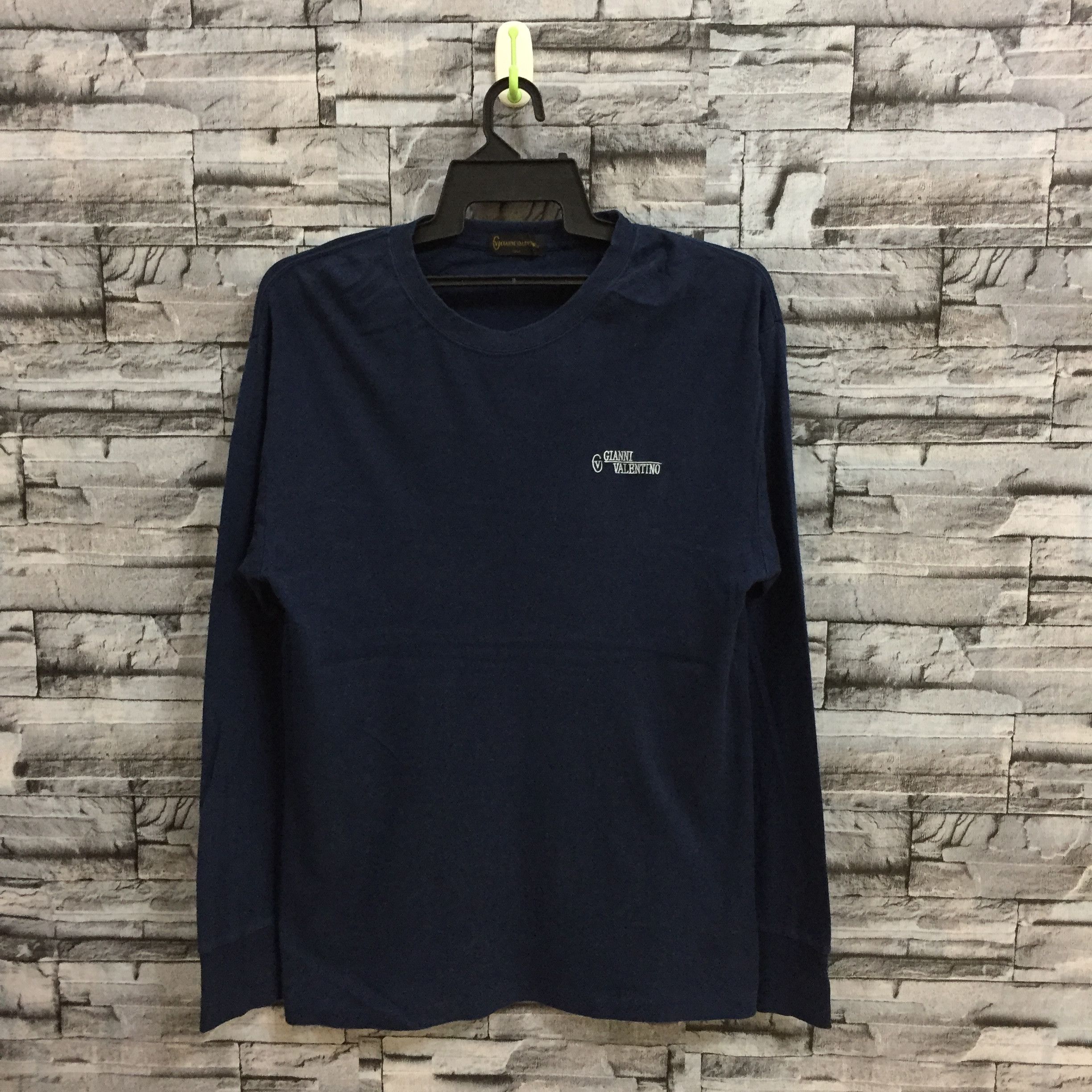 Valentino Vintage Gianni Valentino long sleeve t shirt size LL fit L Size US L / EU 52-54 / 3 - 1 Thumbnail