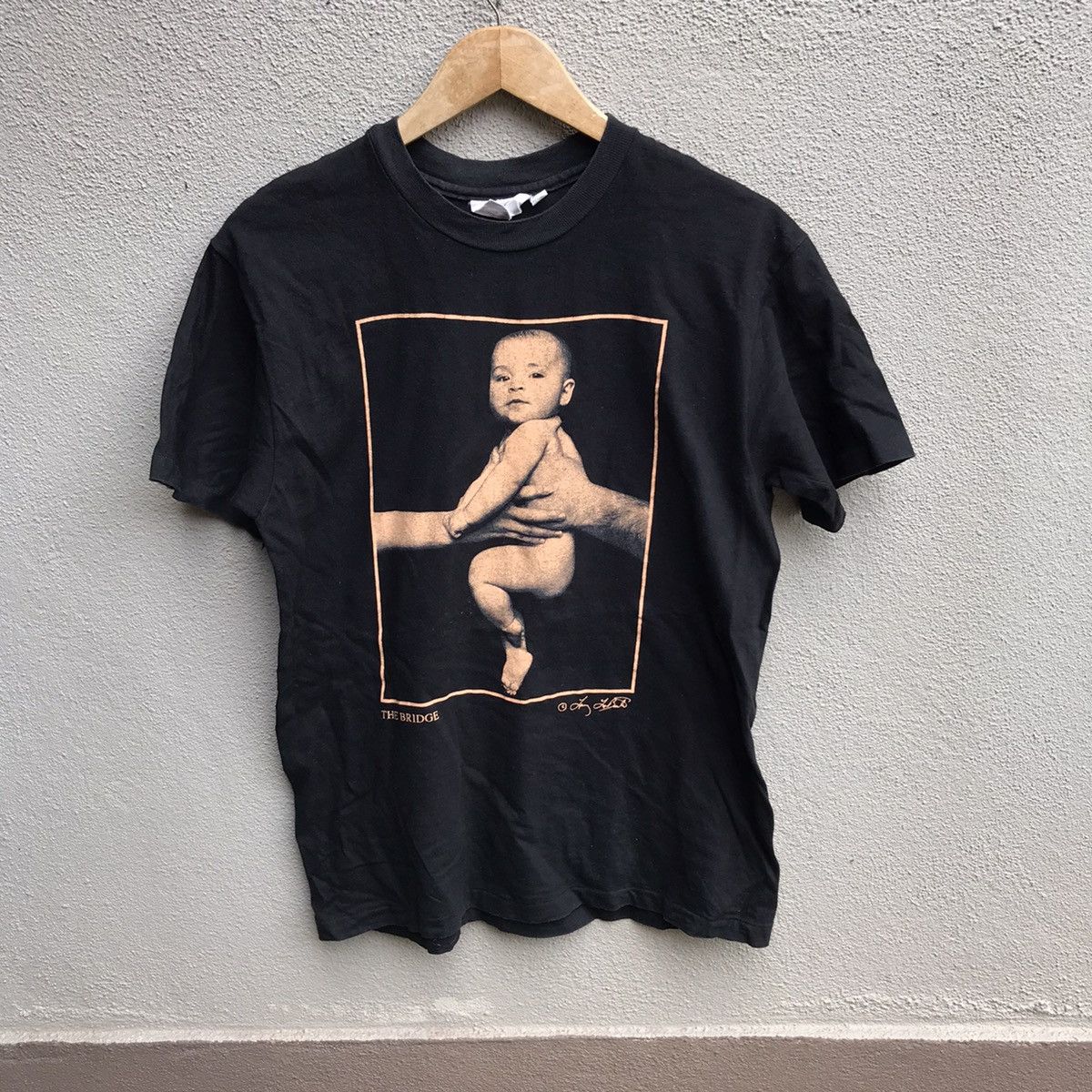 Vintage Vintage LARRY LABONTE pop art tee the bridge Size US M / EU 48-50 / 2 - 1 Thumbnail