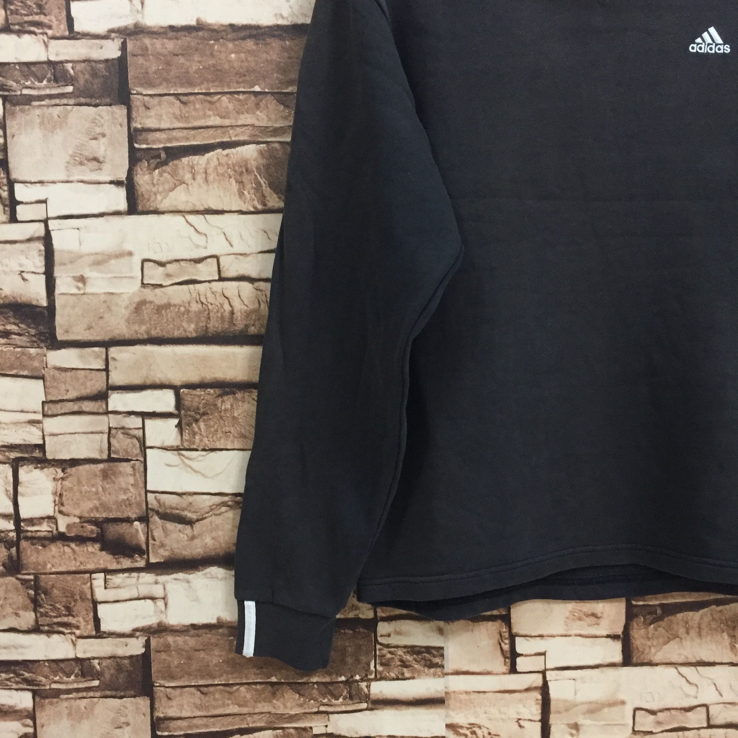 Adidas Vintage adidas hoodie logo embroidered size S fit M Size US M / EU 48-50 / 2 - 5 Thumbnail
