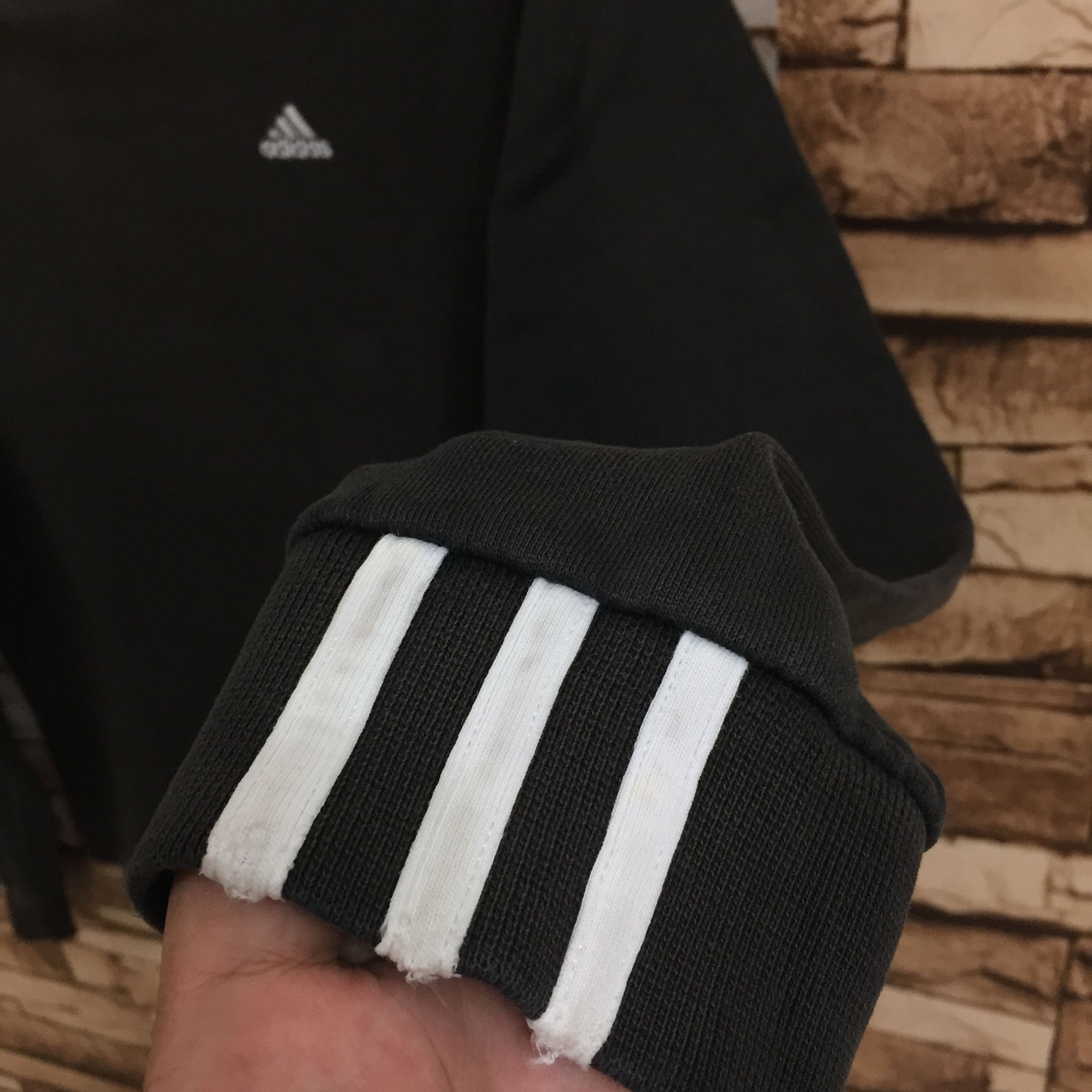 Adidas Vintage adidas hoodie logo embroidered size S fit M Size US M / EU 48-50 / 2 - 8 Thumbnail