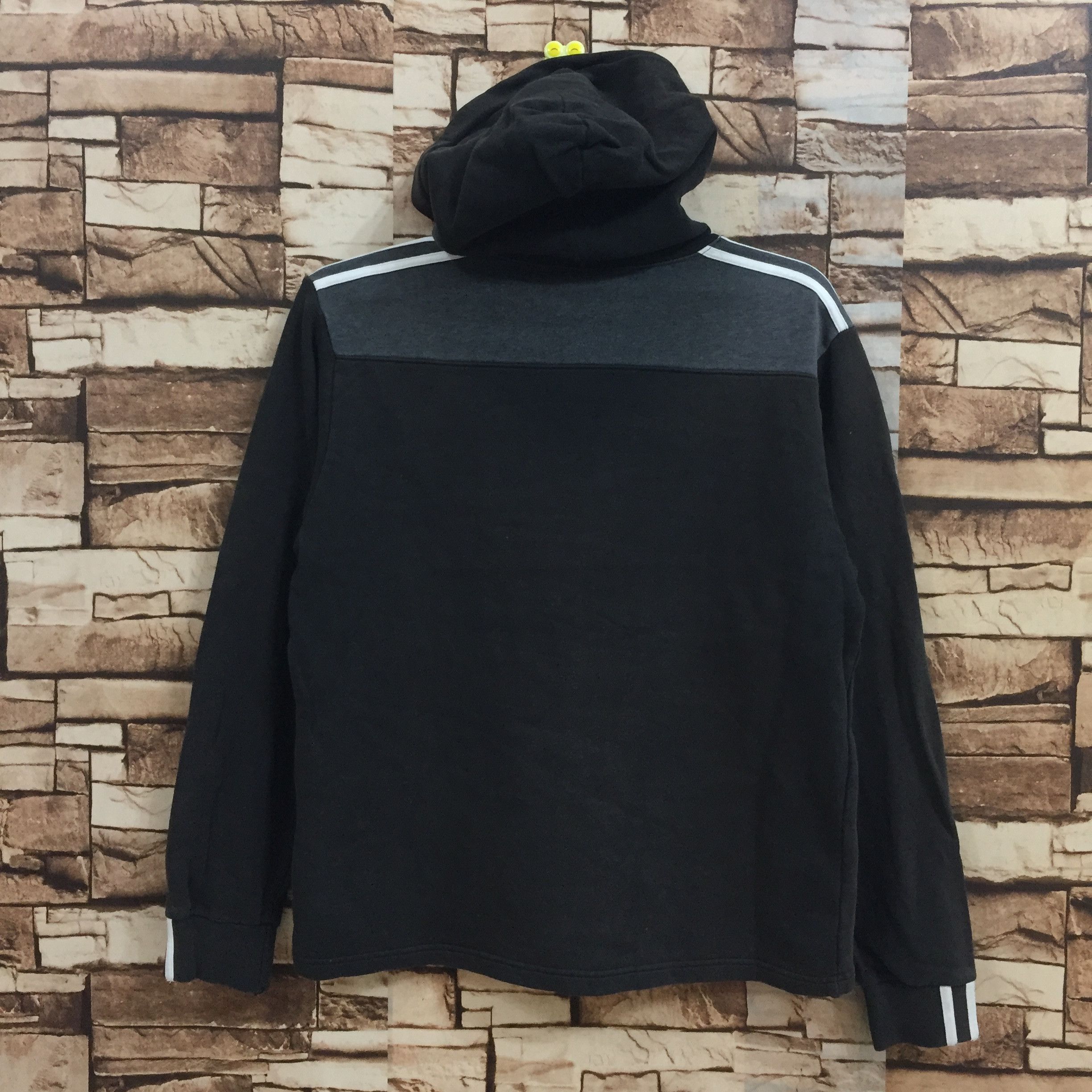 Adidas Vintage adidas hoodie logo embroidered size S fit M Size US M / EU 48-50 / 2 - 9 Thumbnail
