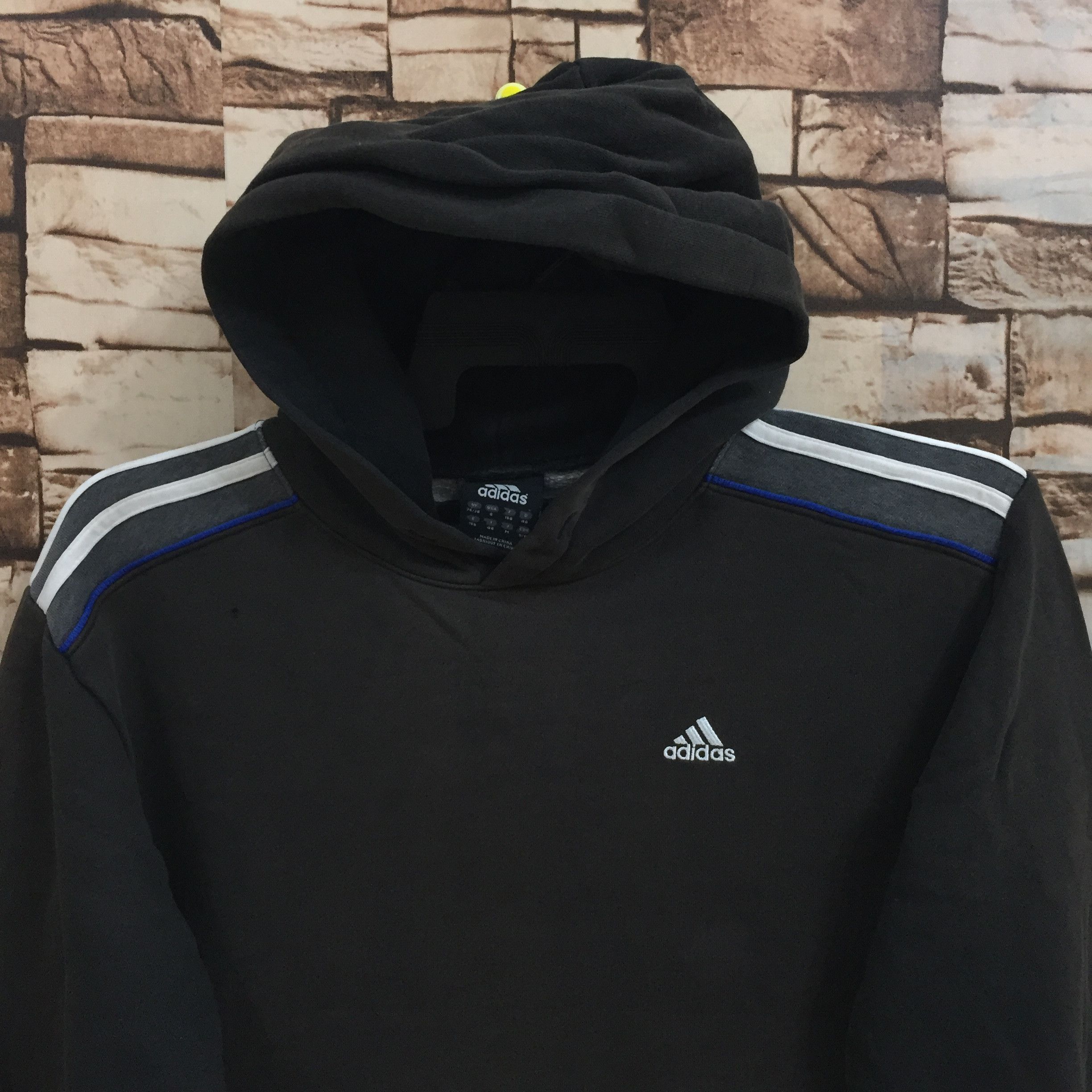 Adidas Vintage adidas hoodie logo embroidered size S fit M Size US M / EU 48-50 / 2 - 2 Thumbnail