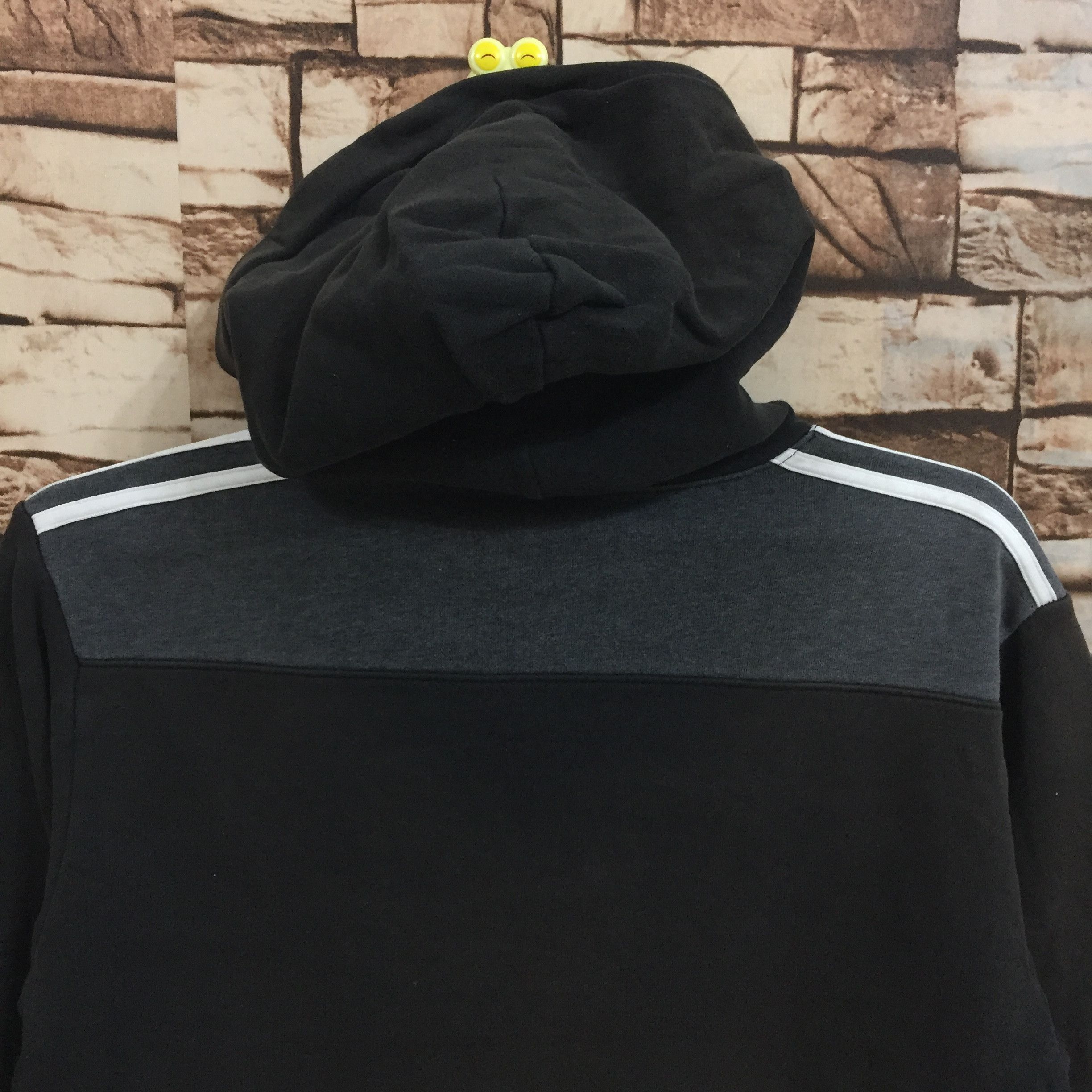 Adidas Vintage adidas hoodie logo embroidered size S fit M Size US M / EU 48-50 / 2 - 10 Thumbnail