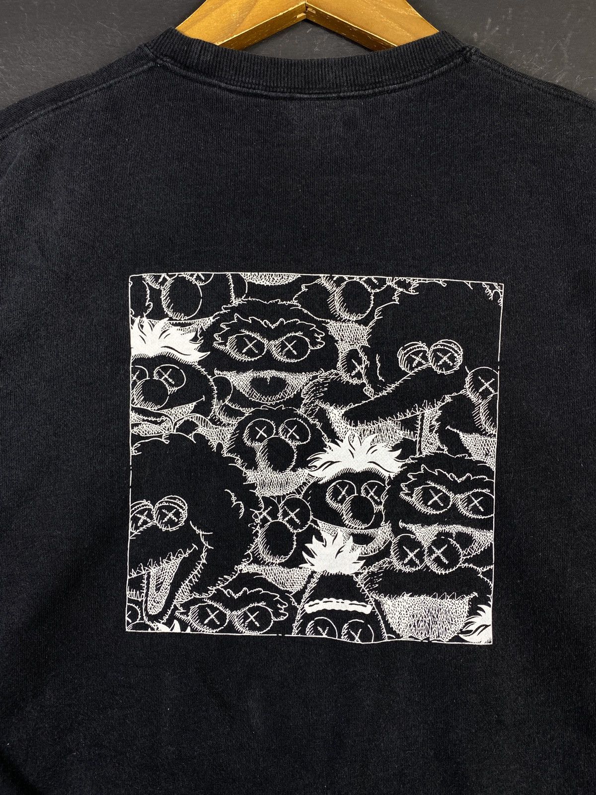 Kaws × Vintage Vintage Kaws X Uniqlo X Sesame Street Sweatshirt Size US S / EU 44-46 / 1 - 2 Thumbnail