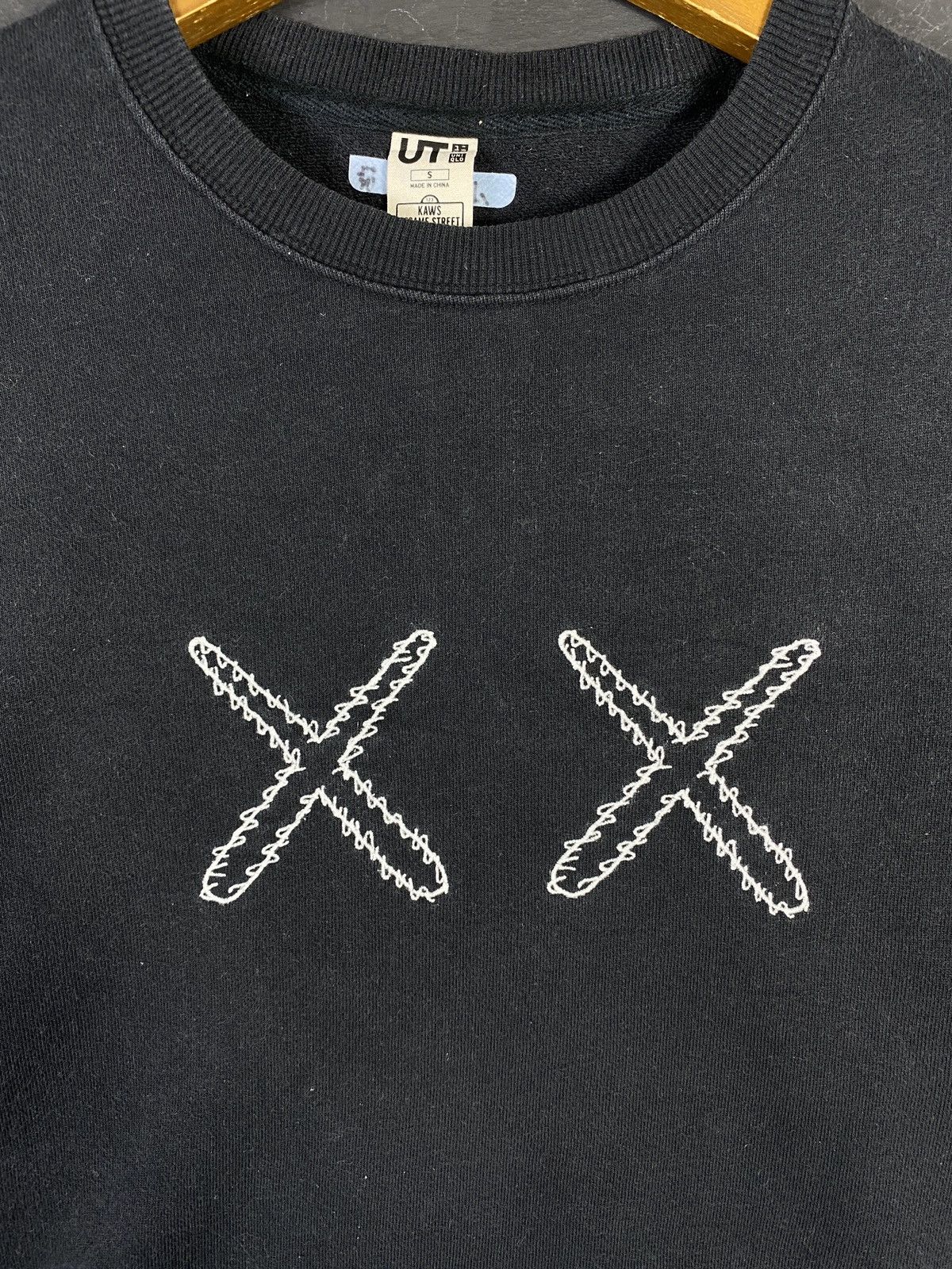Kaws × Vintage Vintage Kaws X Uniqlo X Sesame Street Sweatshirt Size US S / EU 44-46 / 1 - 4 Thumbnail