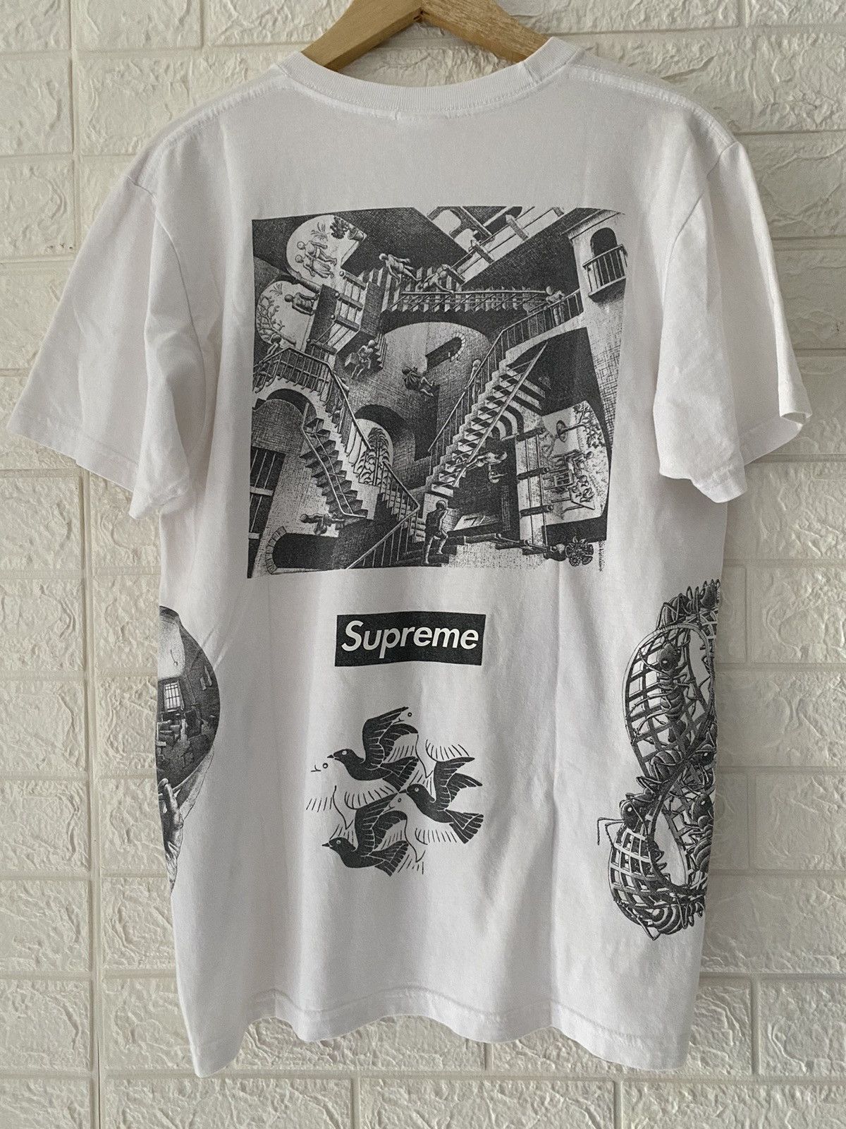 Supreme supreme x mc escher 2017 tshirt Size US M / EU 48-50 / 2 - 4 Thumbnail
