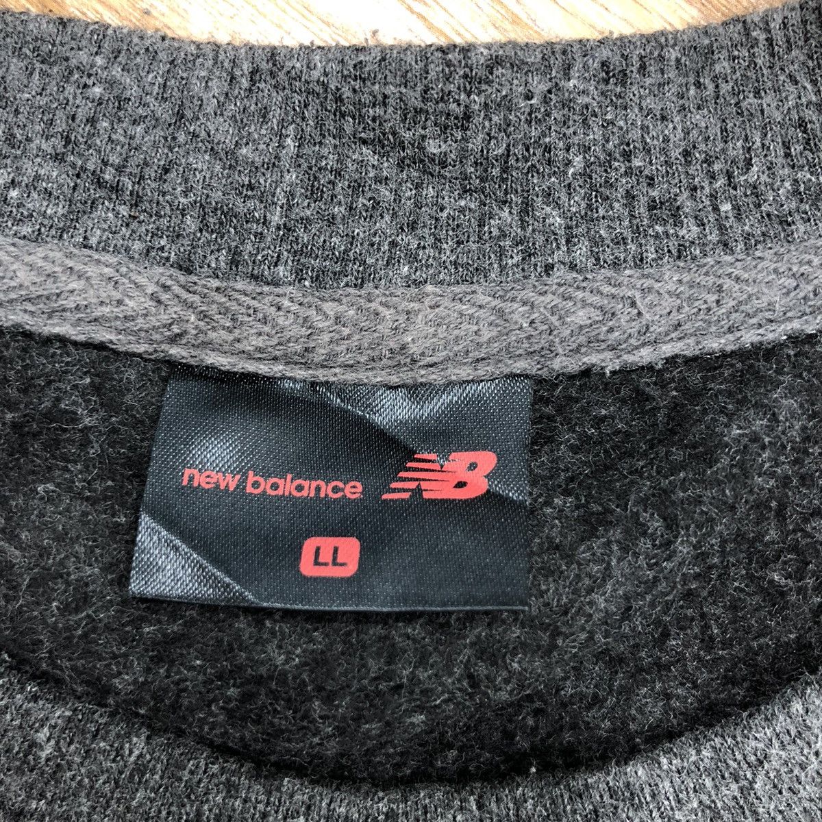 New Balance Vintage NEW BALANCE Sweatshirt Big Logo Pullover Jumper Size US L / EU 52-54 / 3 - 5 Thumbnail