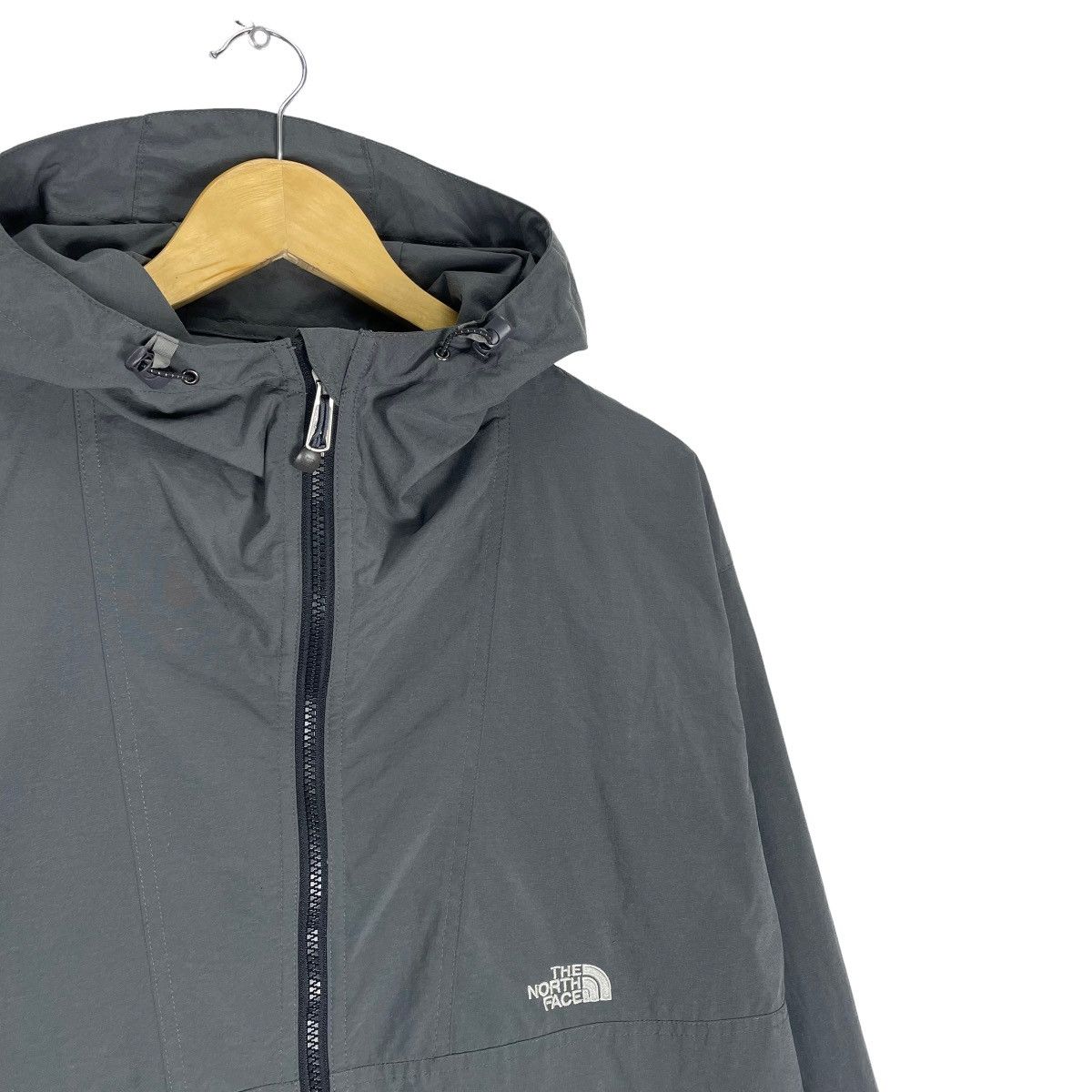 The North Face ❄️THE NORTH FACE HOODIE WINDBREAKER LIGHT JACKET Size US M / EU 48-50 / 2 - 4 Thumbnail