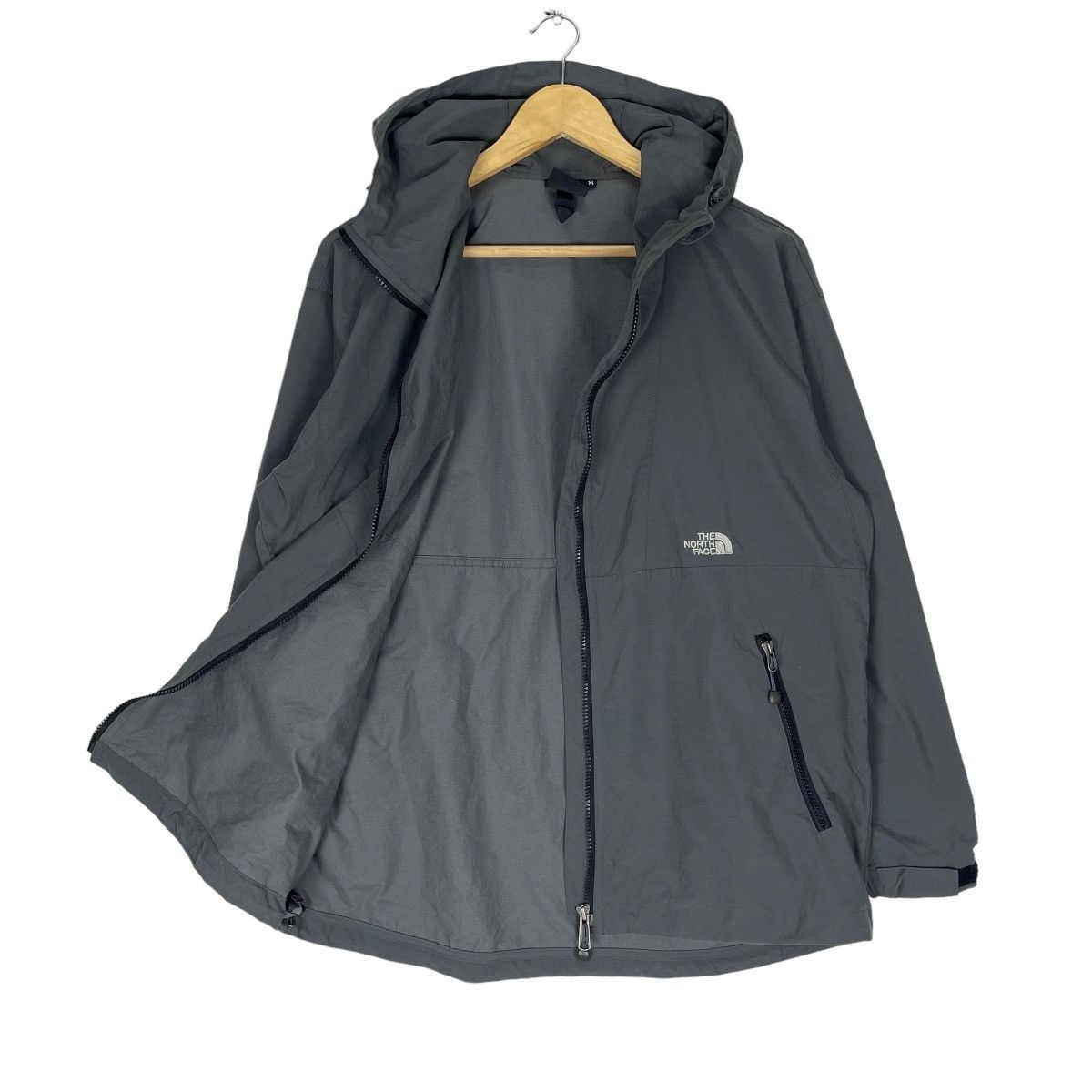 The North Face ❄️THE NORTH FACE HOODIE WINDBREAKER LIGHT JACKET Size US M / EU 48-50 / 2 - 5 Thumbnail