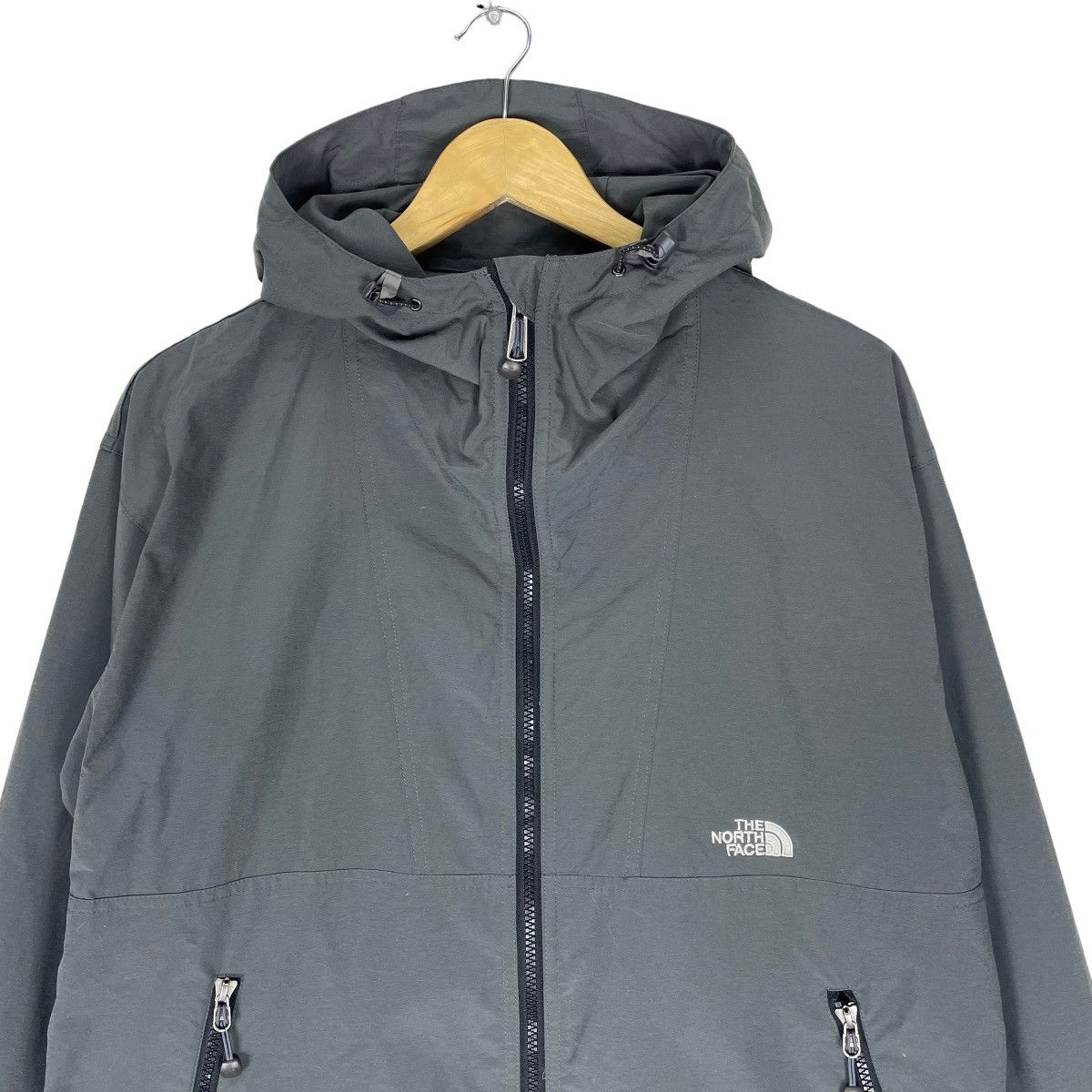 The North Face ❄️THE NORTH FACE HOODIE WINDBREAKER LIGHT JACKET Size US M / EU 48-50 / 2 - 2 Thumbnail