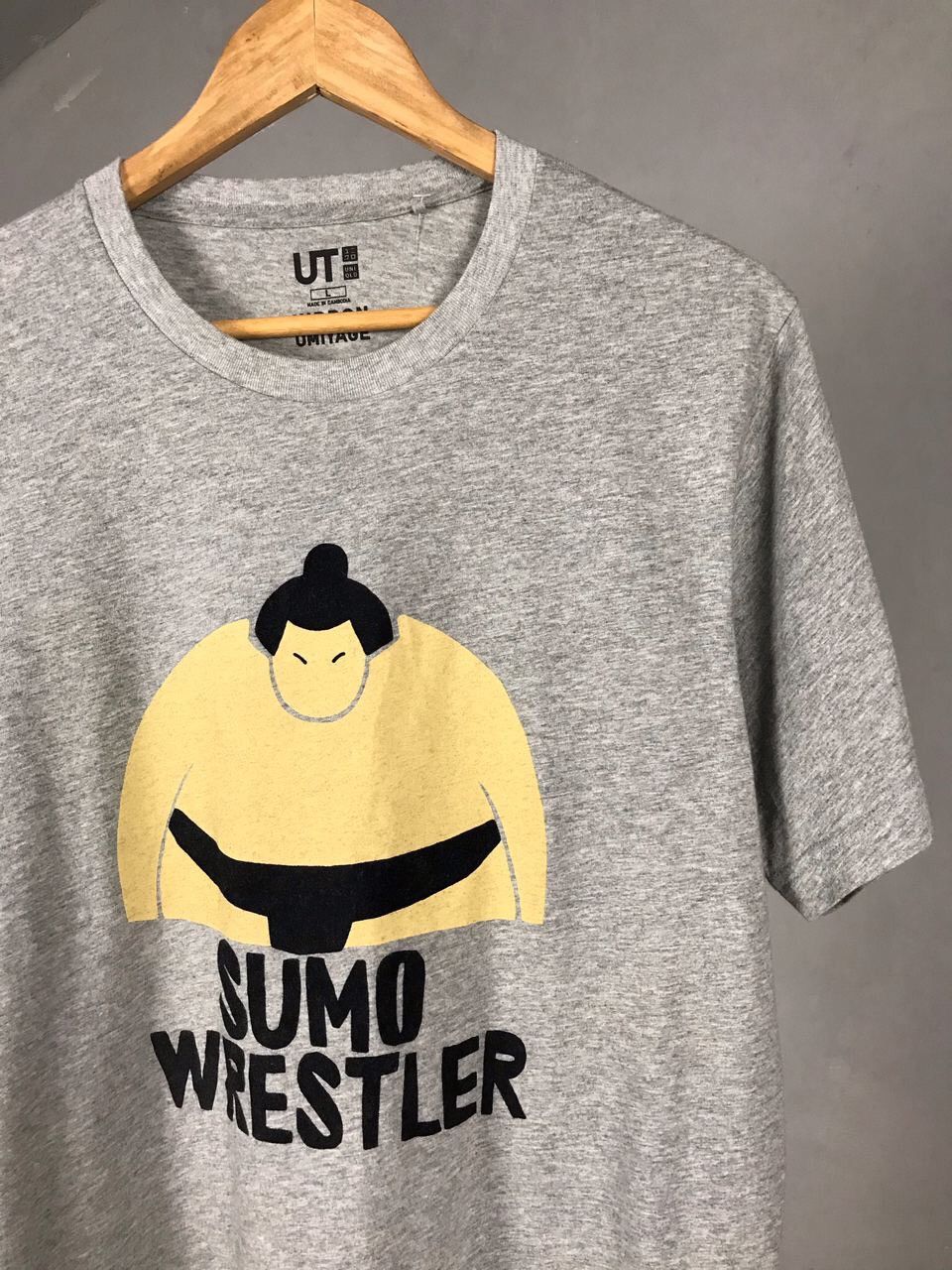 Other × Uniqlo Nippon Omiyage X Uniqlo Sumo Wrestler Gray Streetwear Tee Size US L / EU 52-54 / 3 - 2 Thumbnail