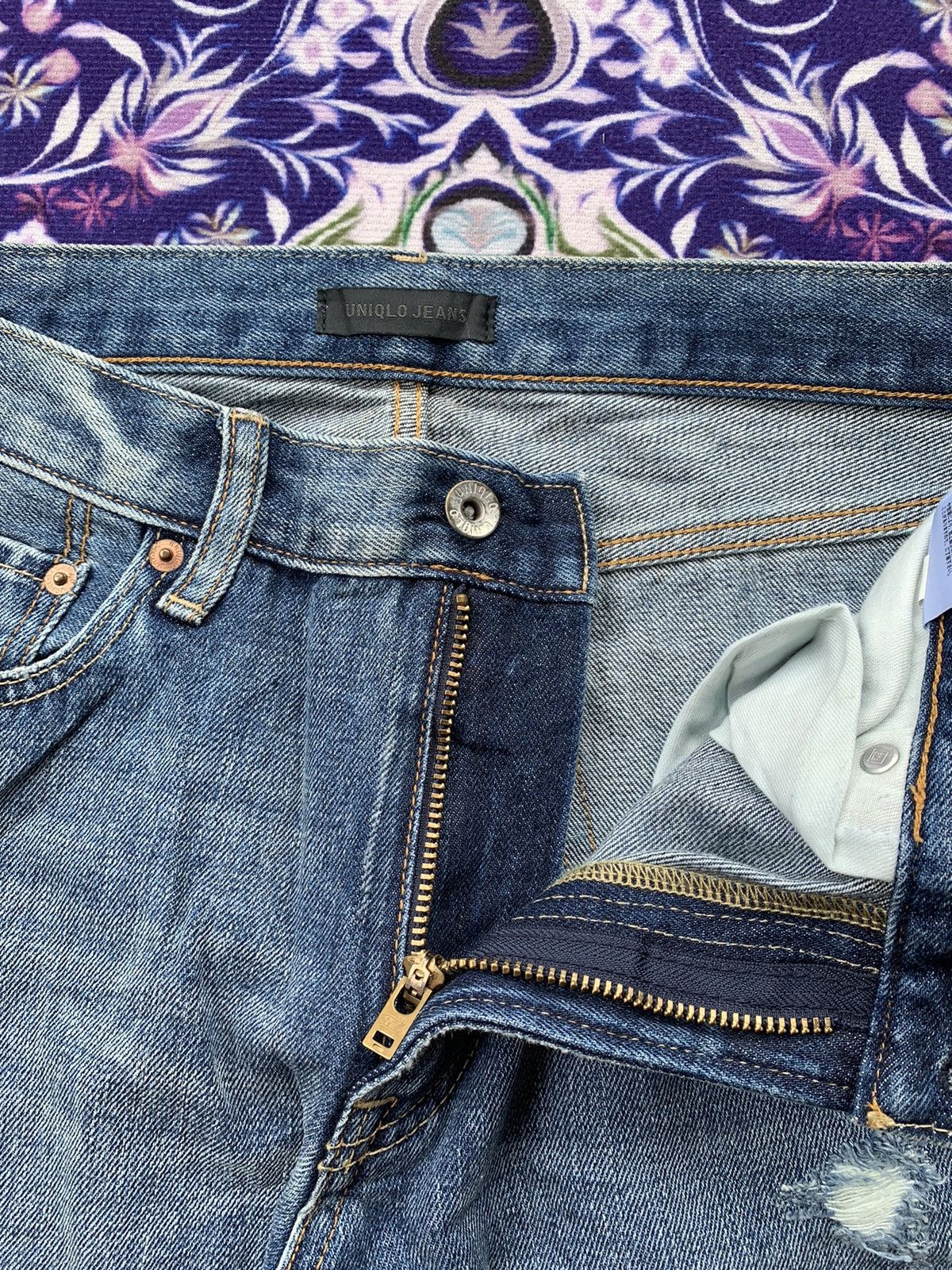 Uniqlo Uniqlo Distressed Denim Size US 32 / EU 48 - 3 Thumbnail