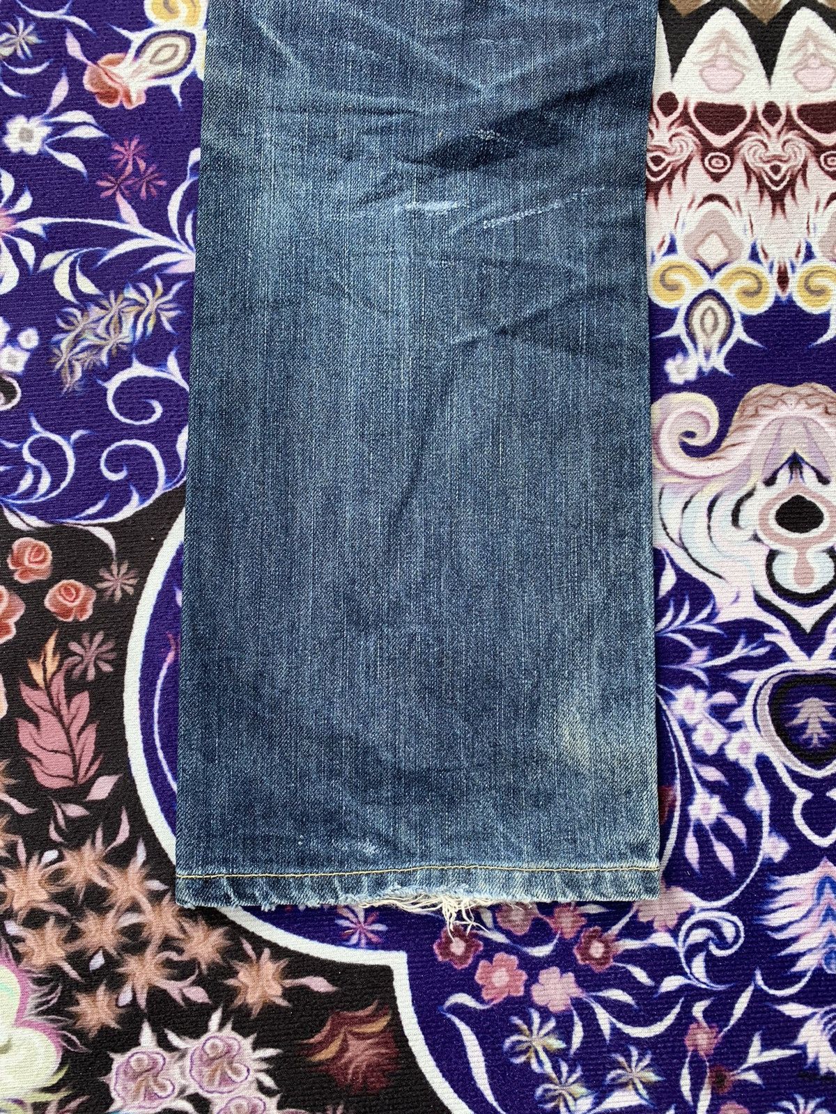 Uniqlo Japanese Uniqlo Nice Faded Distresed Denim Size US 34 / EU 50 - 14 Thumbnail
